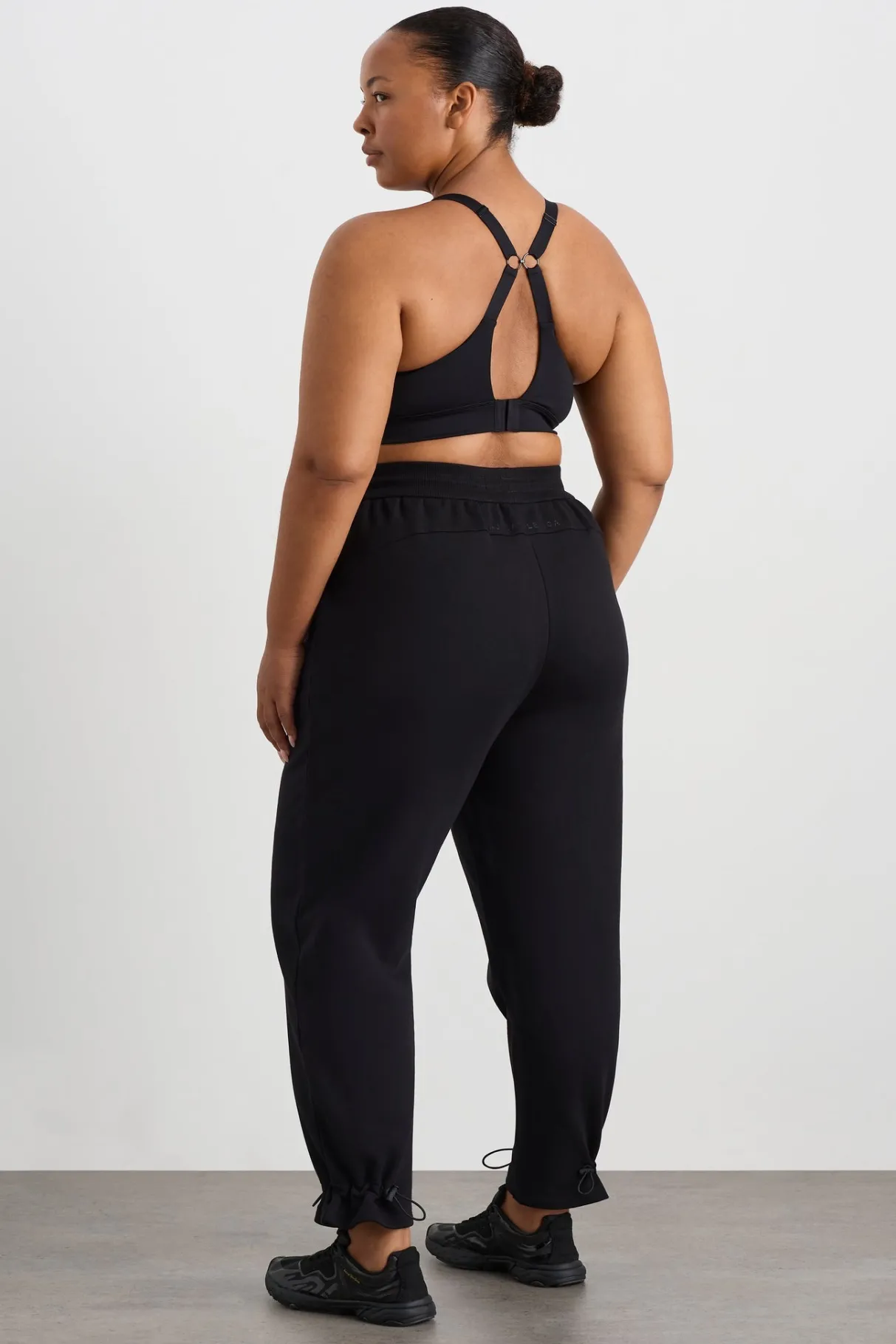 bungee_jogger__16.webp Flash Sale Aje ATHLETICA Bungee Jogger 511 Black