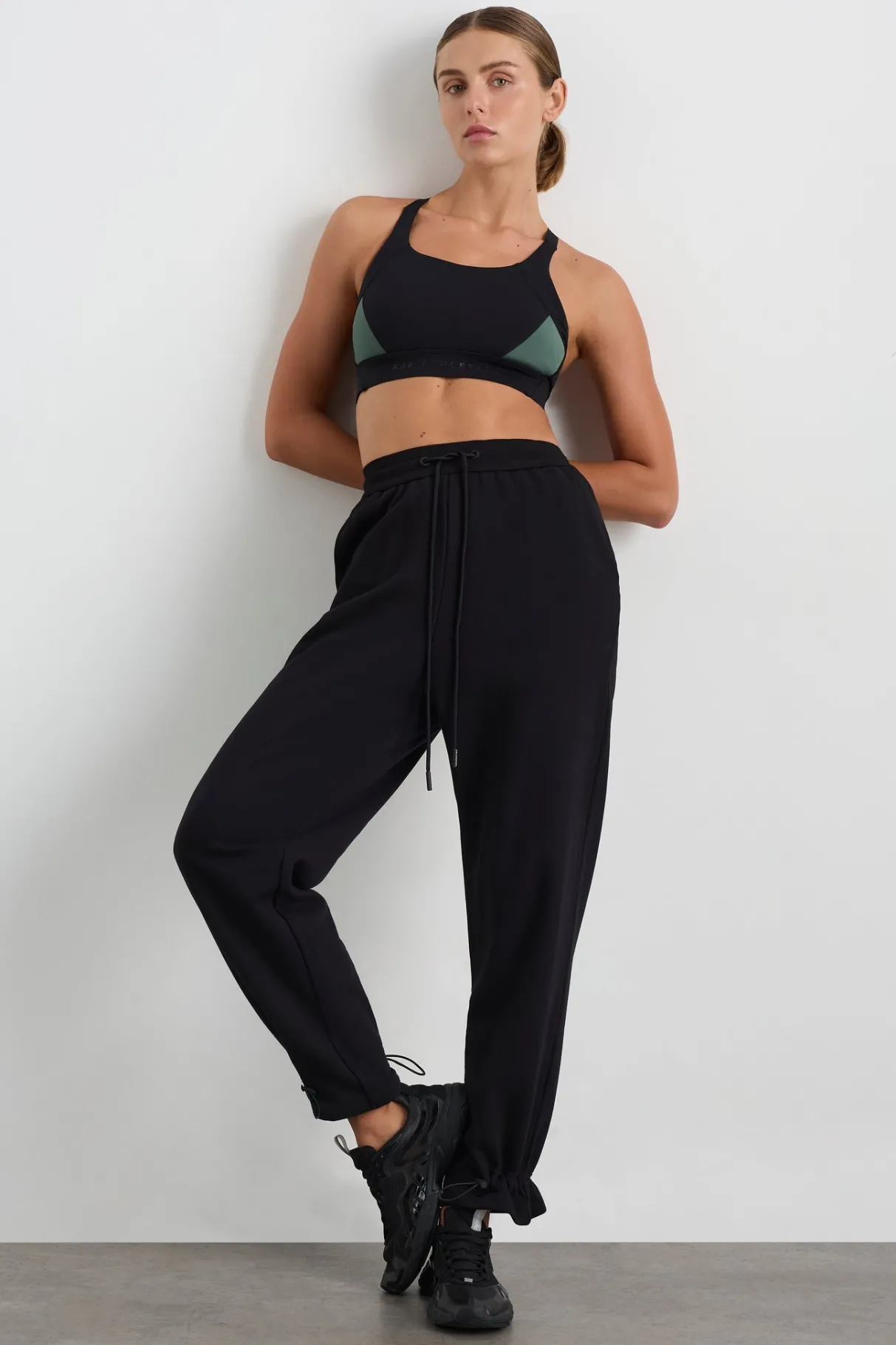 bungee_jogger__4.webp Flash Sale Aje ATHLETICA Bungee Jogger 511 Black