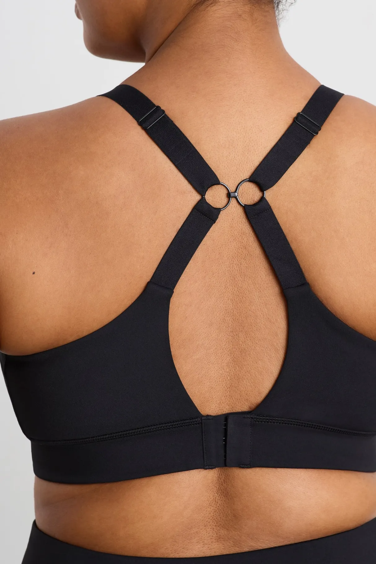 contrast_adjustable_strap_sports_bra__12-1.webp Fashion Aje ATHLETICA Contrast Adjustable Strap Sports Bra 321 Black Moss Green