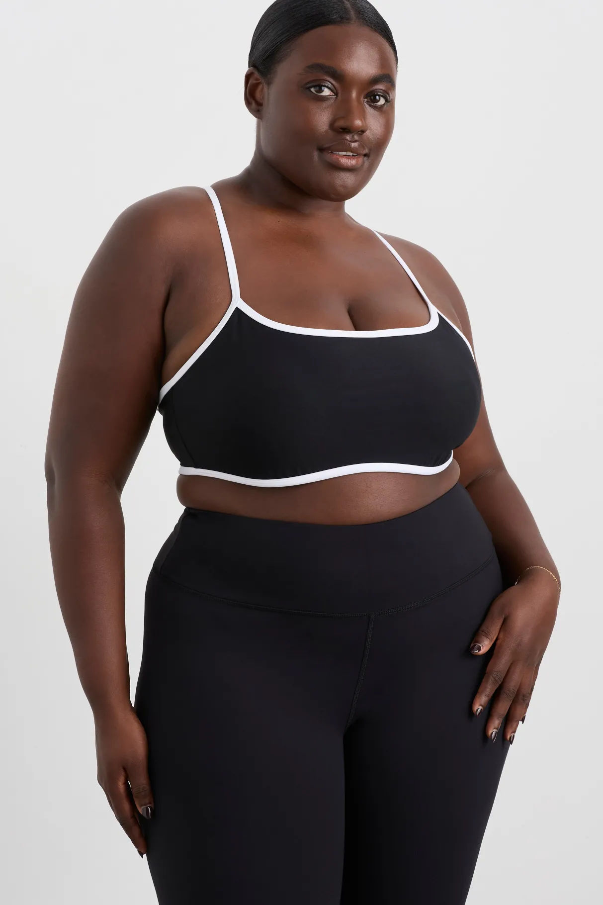contrast_bind_sports_bra__9.webp Store Aje ATHLETICA Contrast Bind Sports Bra 307 Black/White