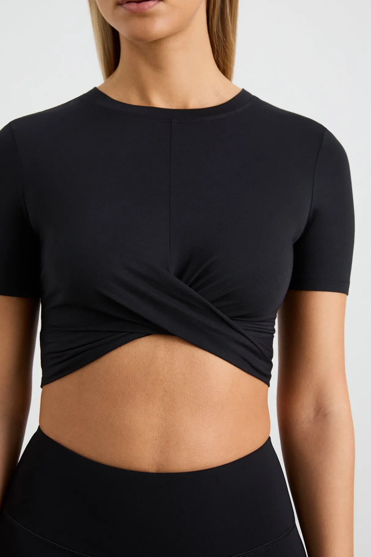 crop_twist_front_tee__3-1.webp Outlet Aje ATHLETICA Crop Twist Front Tee 130 Black