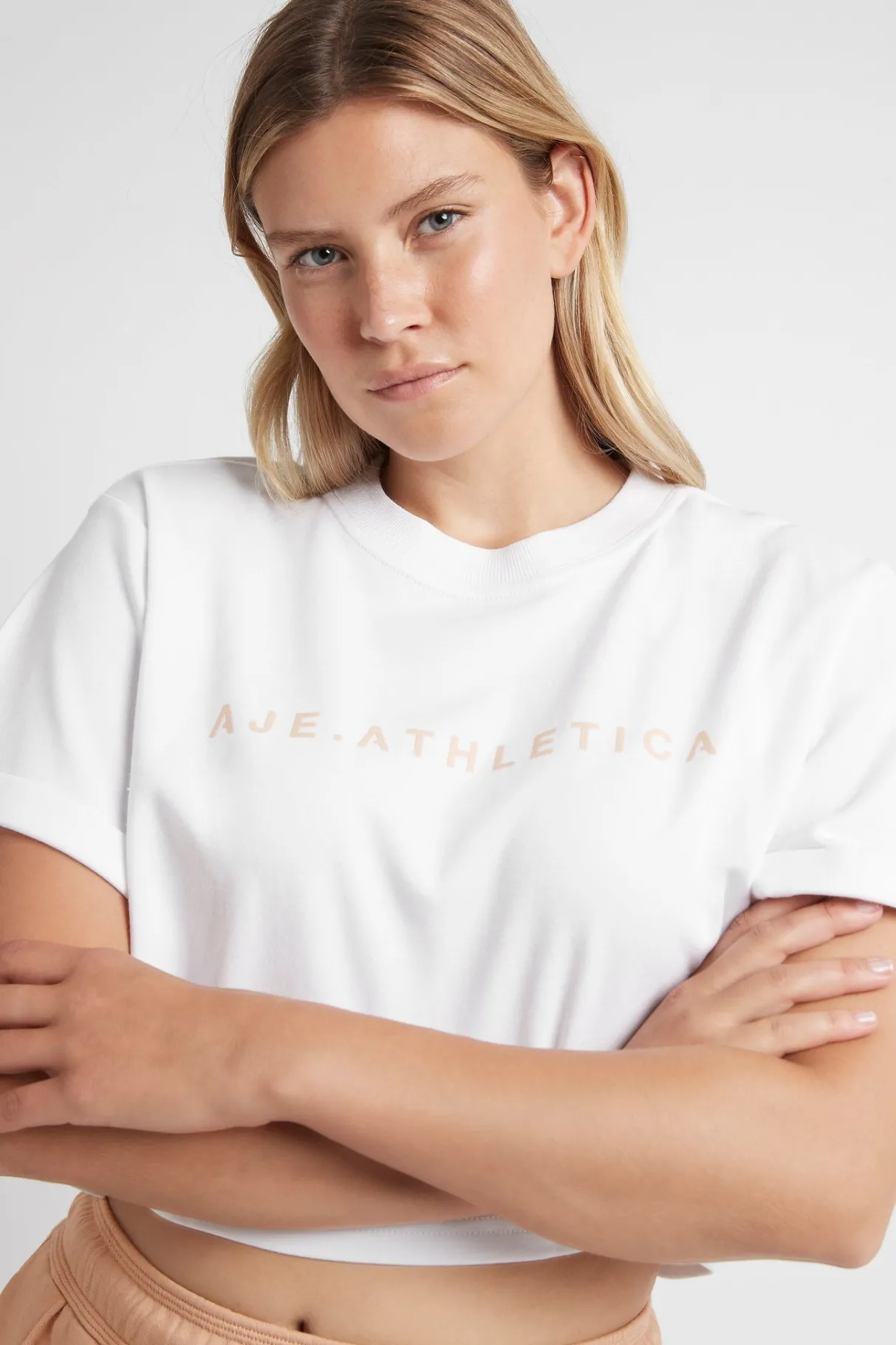 cropped_signature_logo_tshirt__8-2.webp New Aje ATHLETICA Cropped Signature Logo T-Shirt 104 White/Sand