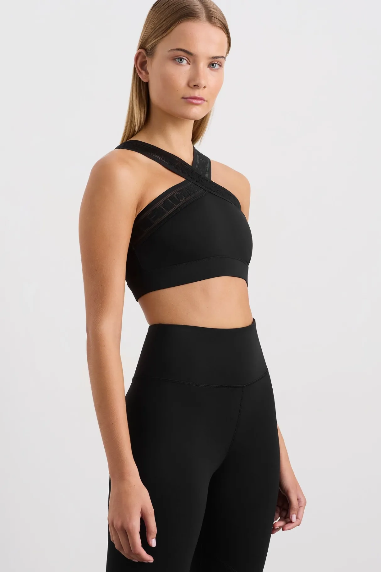 cross_neck_sports_crop__0.webp Outlet Aje ATHLETICA Cross Neck Sports Crop 384 Black