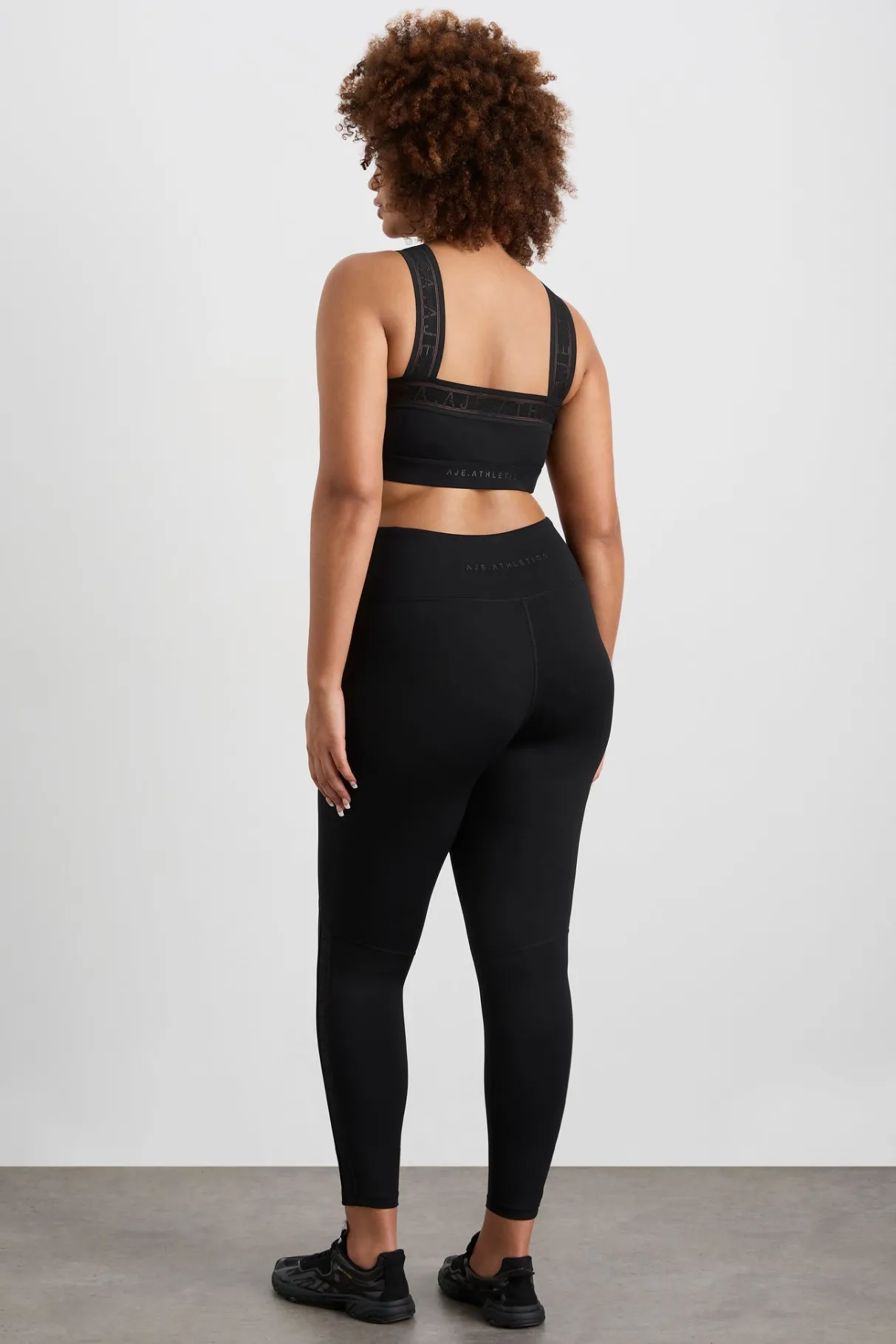 cross_neck_sports_crop__13.webp Outlet Aje ATHLETICA Cross Neck Sports Crop 384 Black