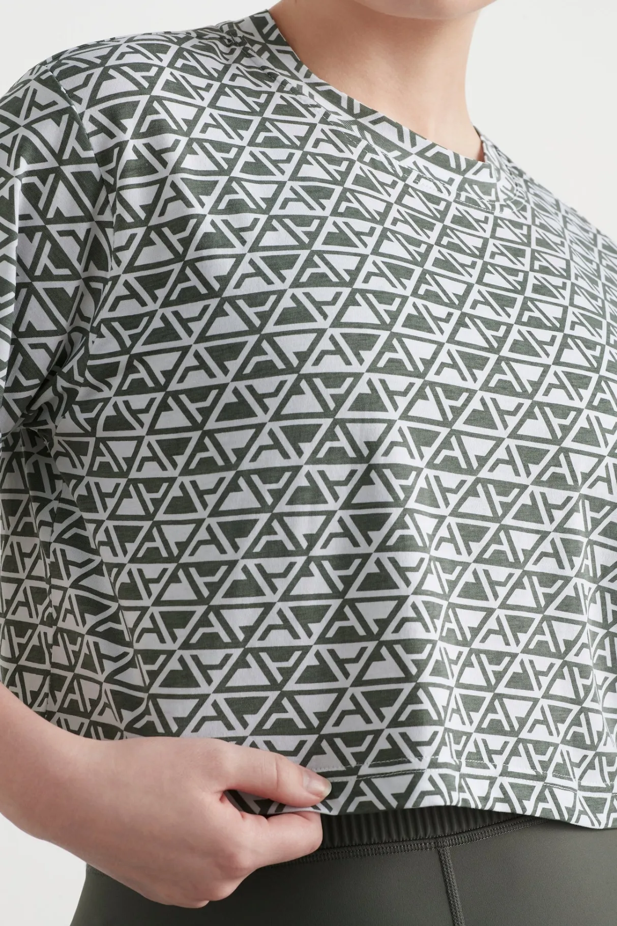 geo_print_crop_tshirt__7.webp Flash Sale Aje ATHLETICA Geo Print Crop T-Shirt 105 Geo Print/White