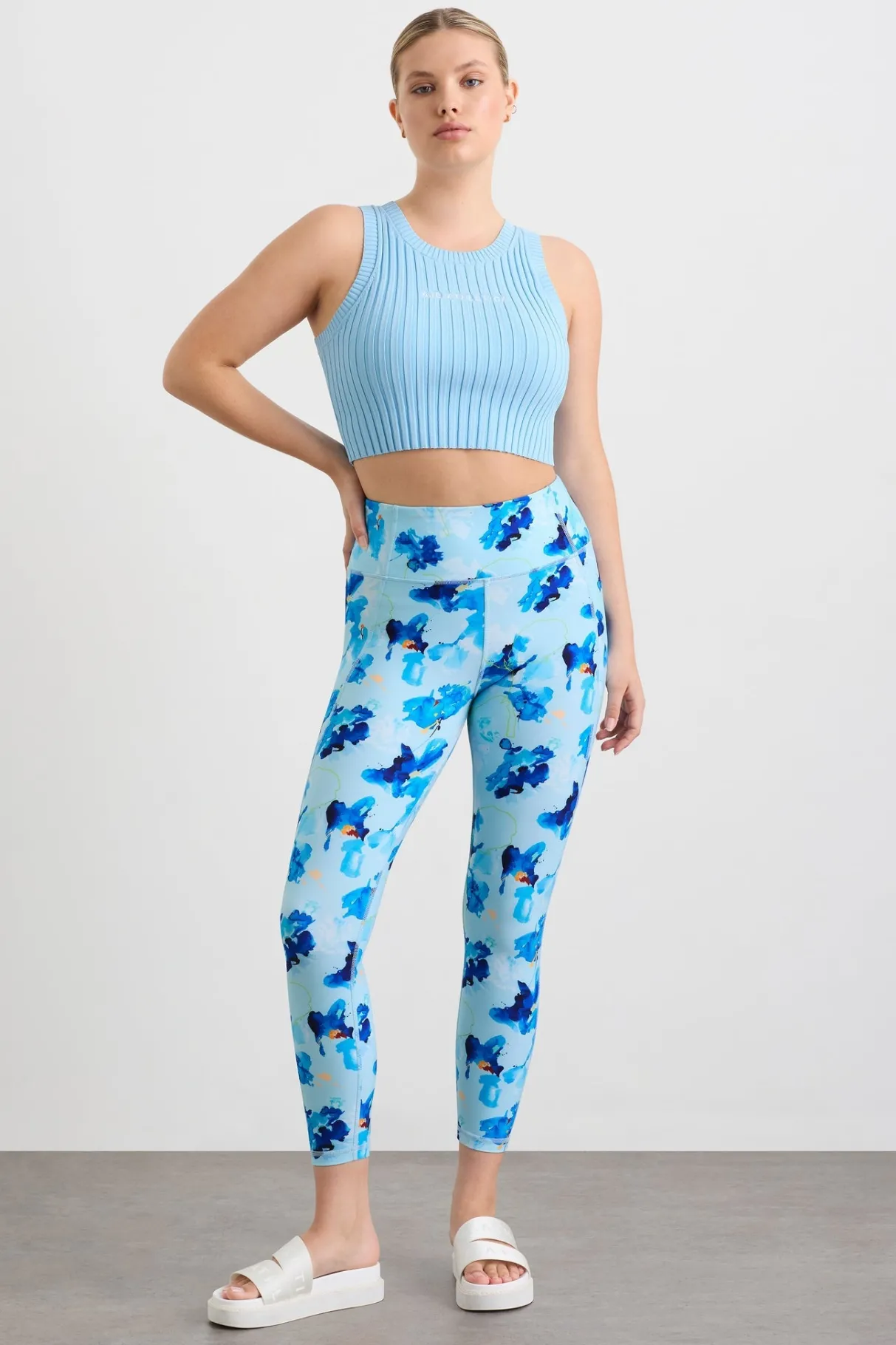 high_rise__legging__6-4.webp Shop Aje ATHLETICA High Rise 7/8 Legging 203 Expressive Floral