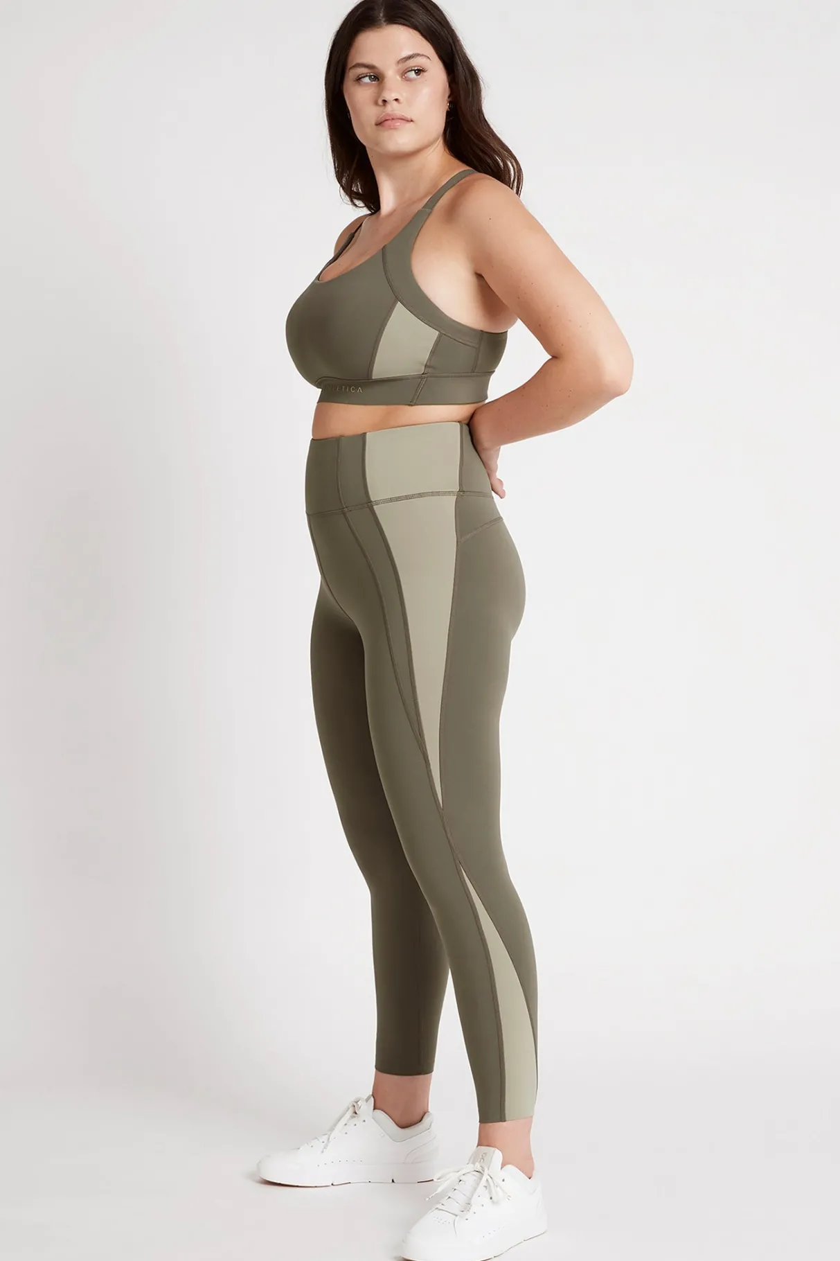 high_rise_signature_logo__legging__5-1.webp Online Aje ATHLETICA High Rise Signature Logo 7/8 Legging 210 Forest Green/Sage