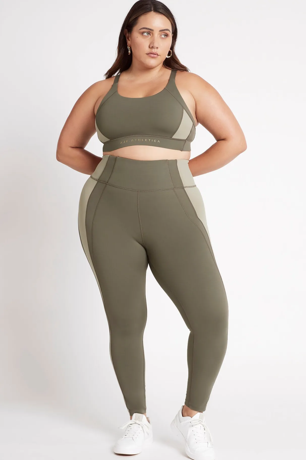 high_rise_signature_logo__legging__9-1.webp Online Aje ATHLETICA High Rise Signature Logo 7/8 Legging 210 Forest Green/Sage