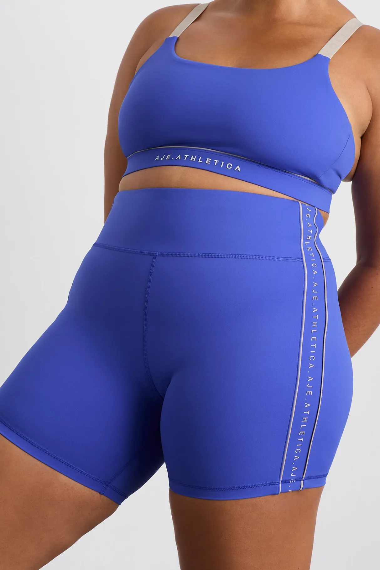 logo_notch_bike_short__14.webp Online Aje ATHLETICA Logo Notch Bike Short 639 Marine Blue Latte Beige