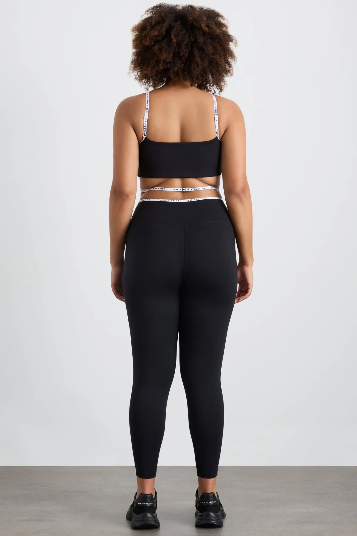 logo_tape_crossover_bra__12.webp Outlet Aje ATHLETICA Logo Tape Crossover Bra 393 Black/White