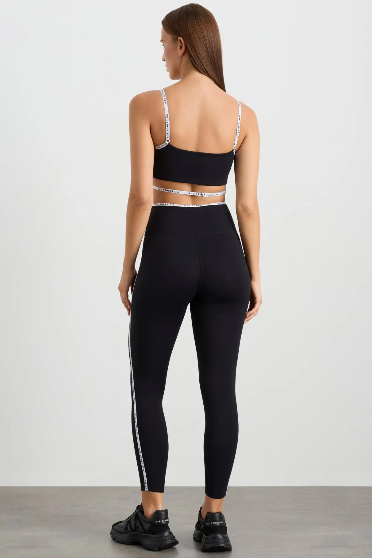 logo_tape_crossover_bra__4.webp Outlet Aje ATHLETICA Logo Tape Crossover Bra 393 Black/White
