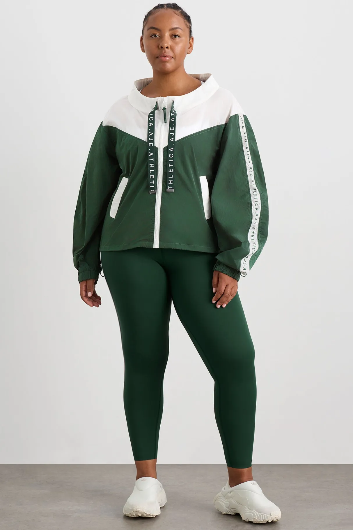 logotape_spray_jacket__13-1.webp Outlet Aje ATHLETICA Logotape Spray Jacket 762 Pine Green White