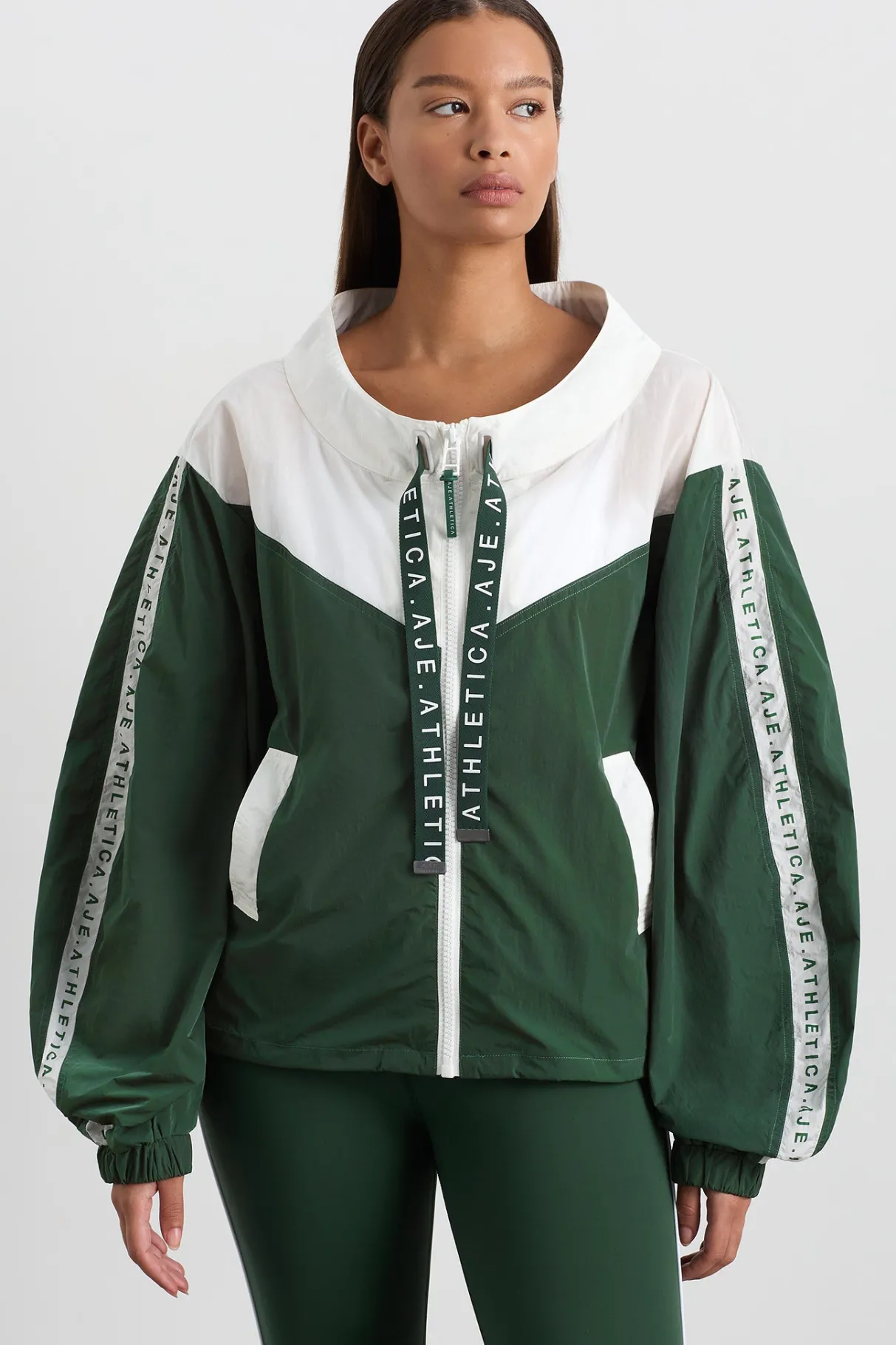 logotape_spray_jacket__7-1.webp Outlet Aje ATHLETICA Logotape Spray Jacket 762 Pine Green White