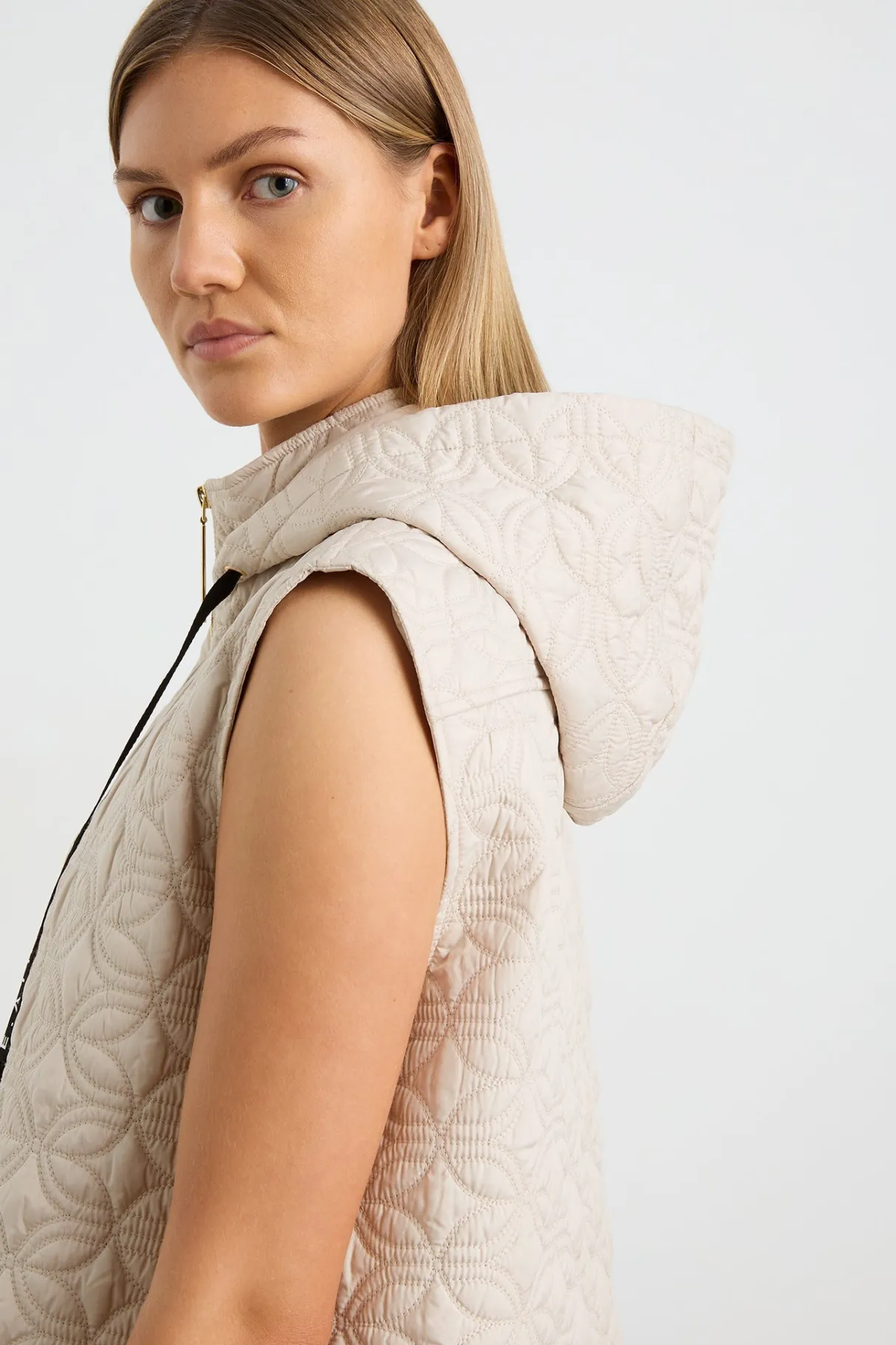 longline_sleeveless_jacket__5.webp Outlet Aje ATHLETICA Longline Sleeveless Jacket 703 Moonstone Grey