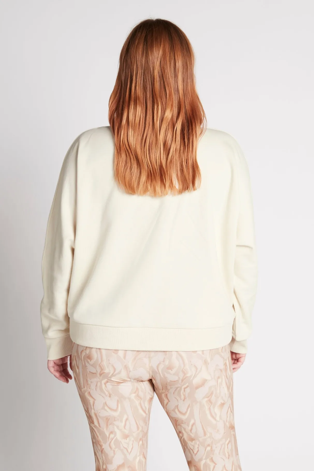 metallic_signature_logo_crew_jumper__11.webp Online Aje ATHLETICA Metallic Signature Logo Crew Jumper 401 Light Ivory