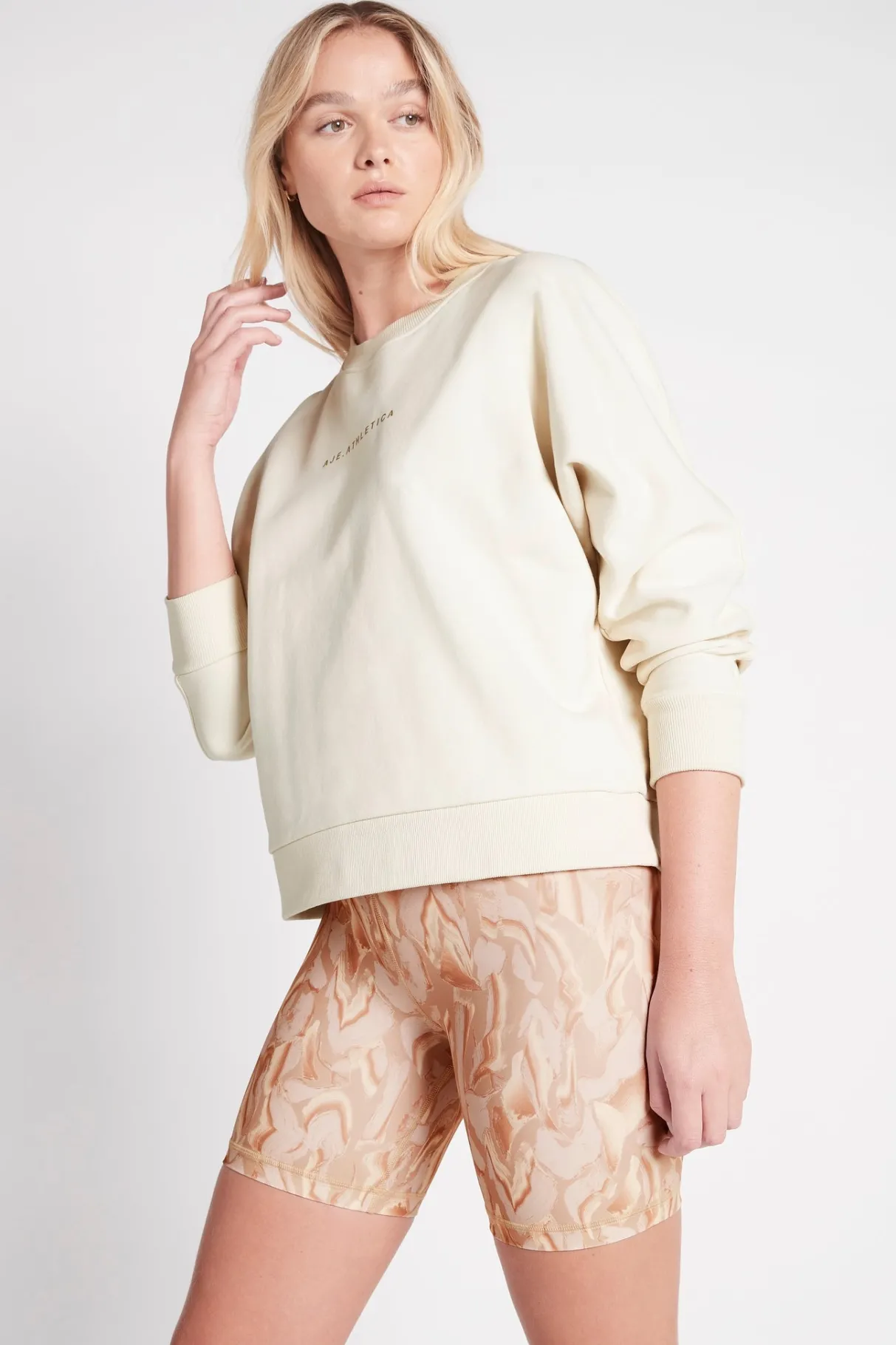 metallic_signature_logo_crew_jumper__2.webp Online Aje ATHLETICA Metallic Signature Logo Crew Jumper 401 Light Ivory