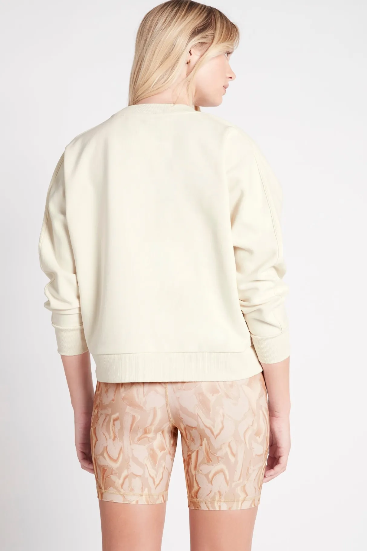 metallic_signature_logo_crew_jumper__3.webp Online Aje ATHLETICA Metallic Signature Logo Crew Jumper 401 Light Ivory
