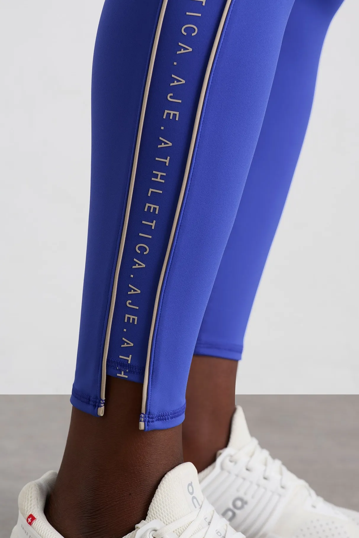notch_logo__legging__3.webp Cheap Aje ATHLETICA Notch Logo 7/8 Legging 240 Marine Blue Latte Beige