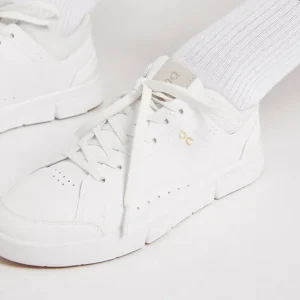Hot Aje ATHLETICA On The Roger Centre Court Sneaker White/Gum