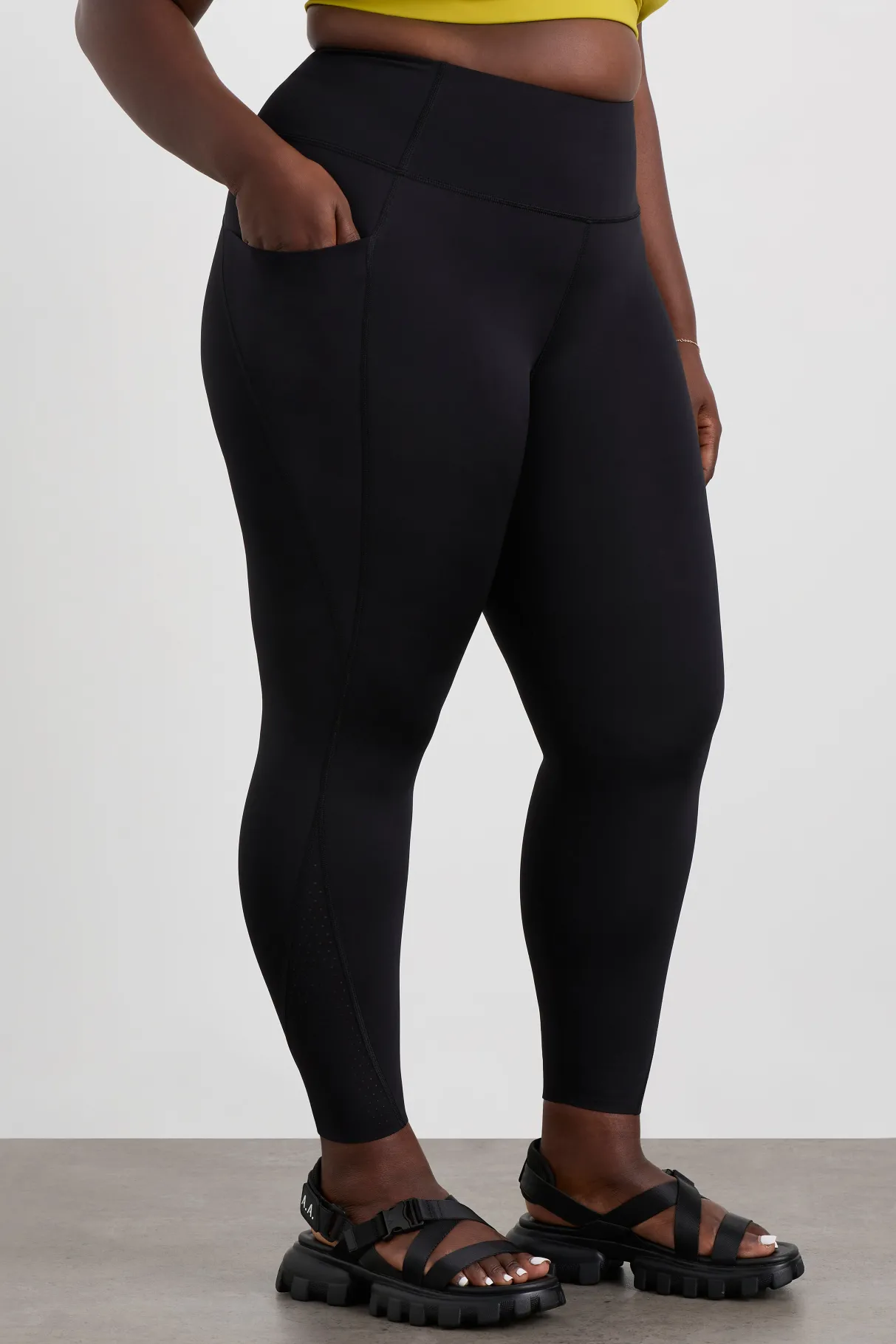 perforated__legging__9.webp Outlet Aje ATHLETICA Perforated 7/8 Legging 227 Black