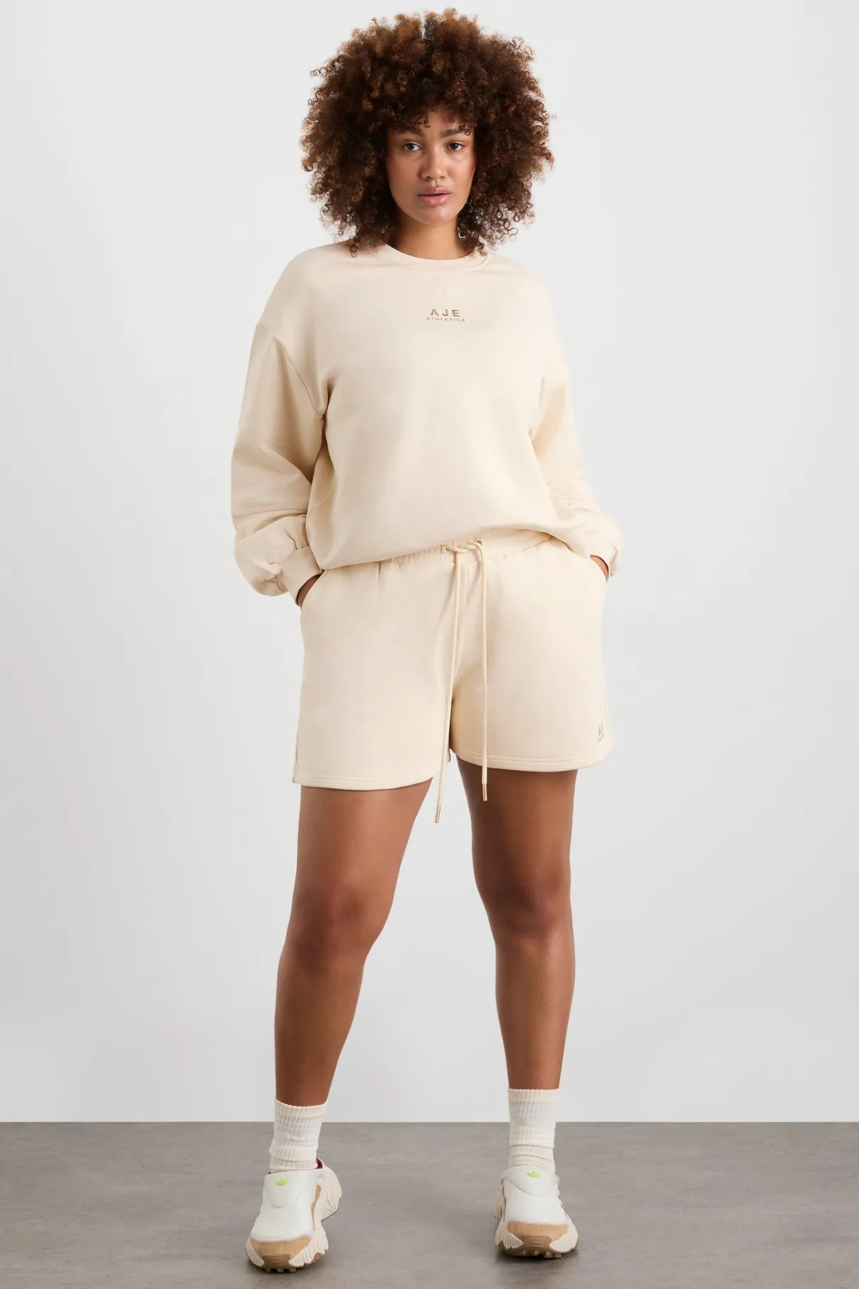 relaxed_logo_crew_jumper__10.webp Fashion Aje ATHLETICA Relaxed Logo Crew Jumper 417 Rice White