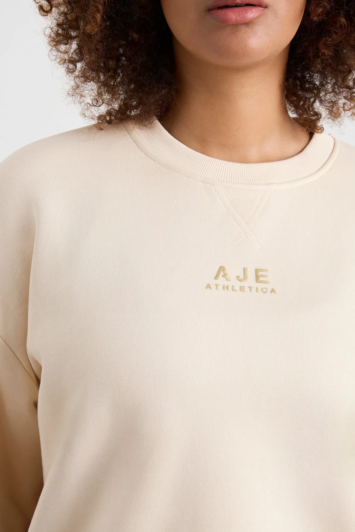 relaxed_logo_crew_jumper__11.webp Fashion Aje ATHLETICA Relaxed Logo Crew Jumper 417 Rice White