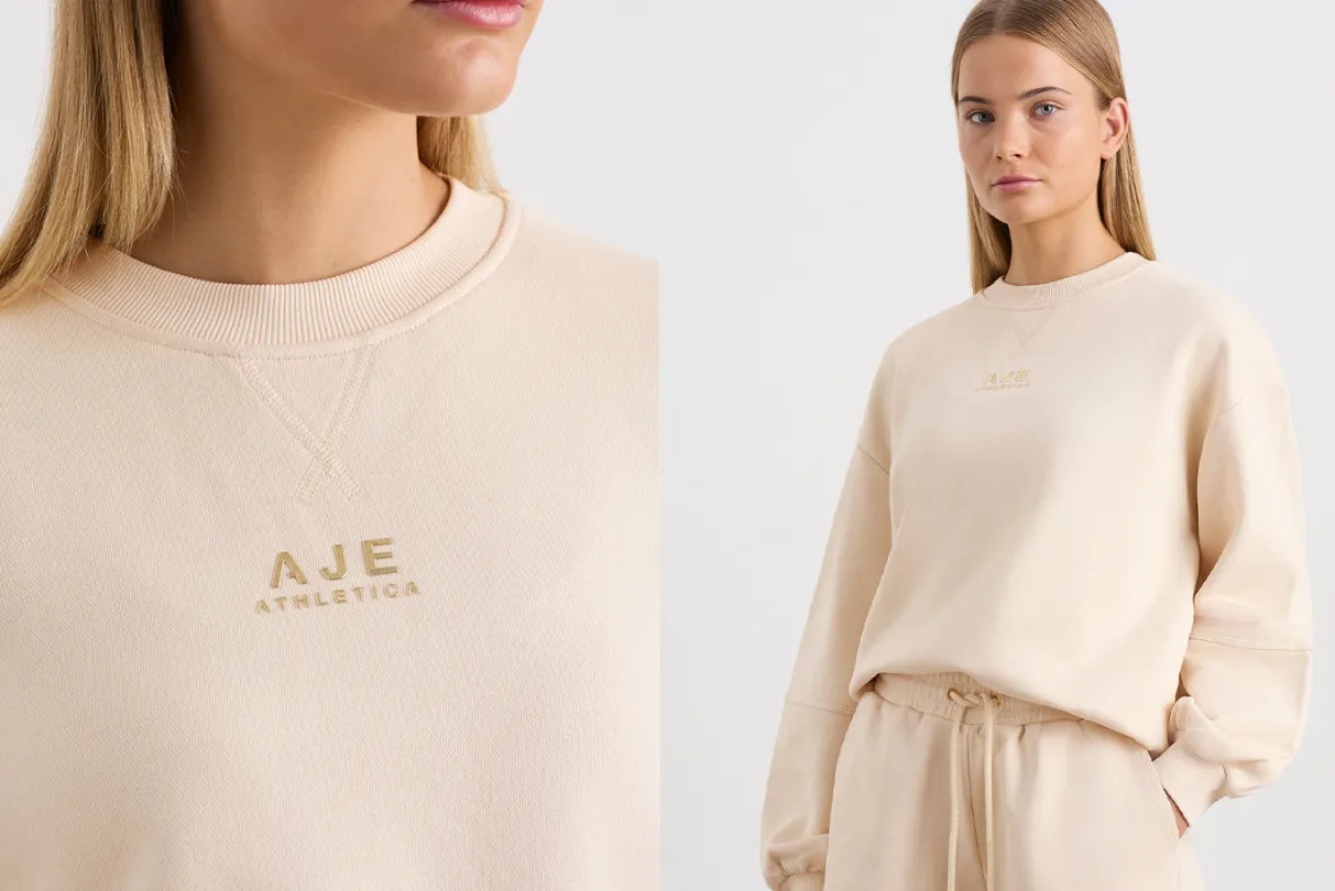 relaxed_logo_crew_jumper__13.webp Fashion Aje ATHLETICA Relaxed Logo Crew Jumper 417 Rice White