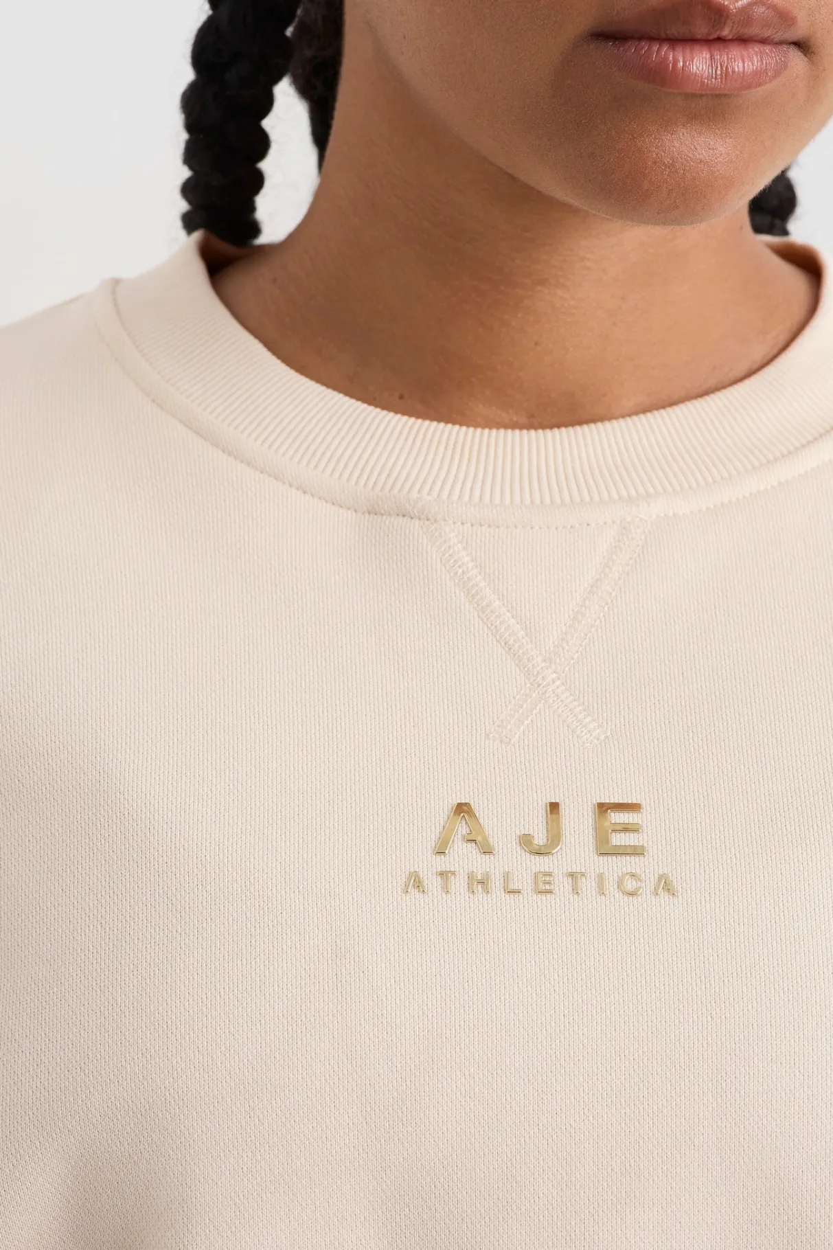relaxed_logo_crew_jumper__7.webp Fashion Aje ATHLETICA Relaxed Logo Crew Jumper 417 Rice White