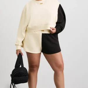 Hot Aje ATHLETICA Scrunch Terry Shorts 613 Limestone Beige Black