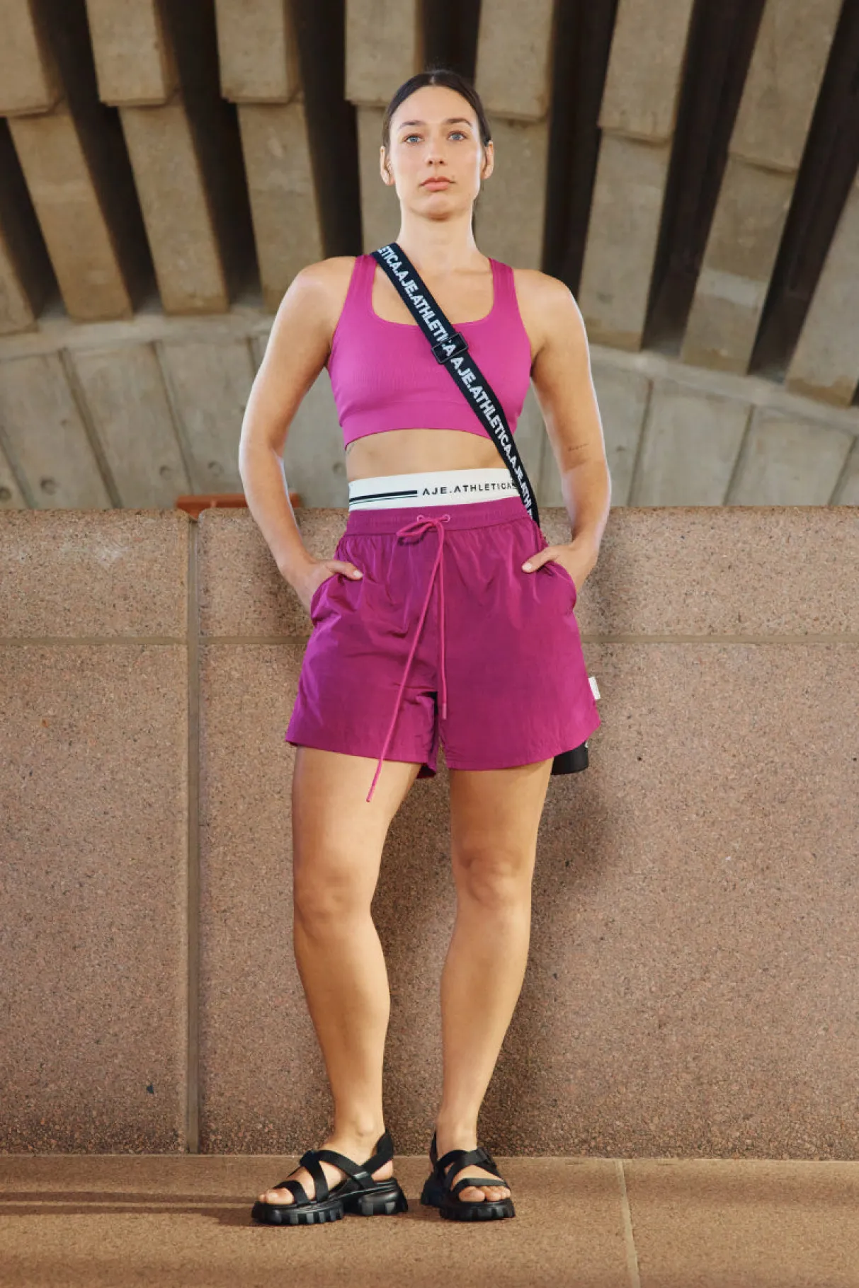 seamless_crop__13.webp Hot Aje ATHLETICA Seamless Crop 331 Power Pink