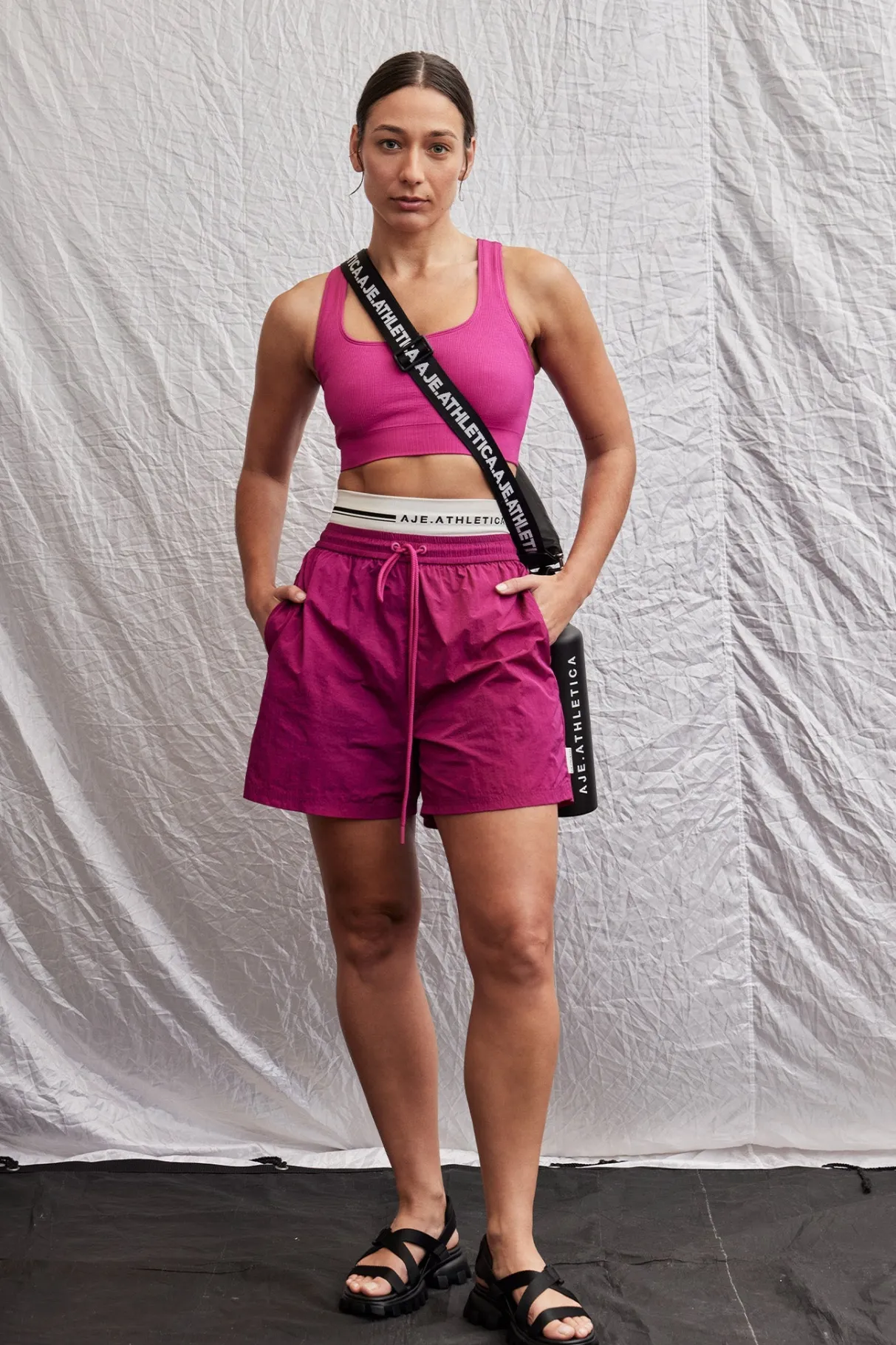 seamless_crop__14.webp Hot Aje ATHLETICA Seamless Crop 331 Power Pink