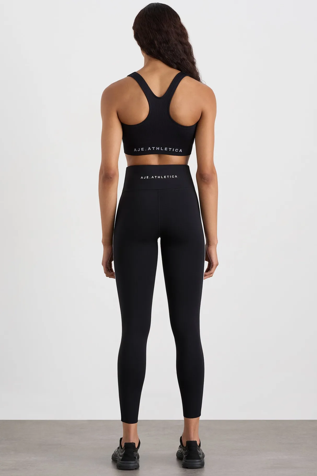 seamless_crop__5-3.webp Hot Aje ATHLETICA Seamless Crop 331 Black