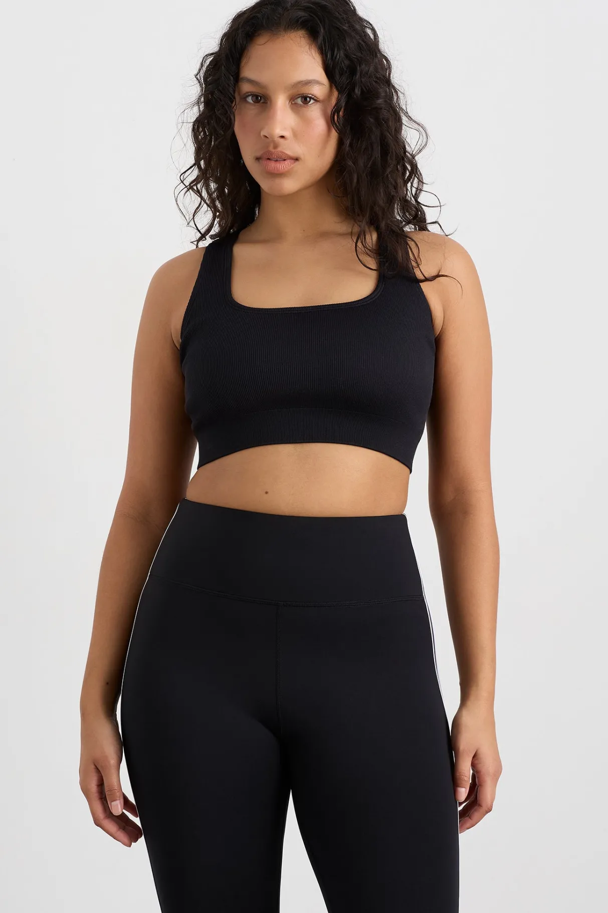 seamless_crop__6-3.webp Hot Aje ATHLETICA Seamless Crop 331 Black
