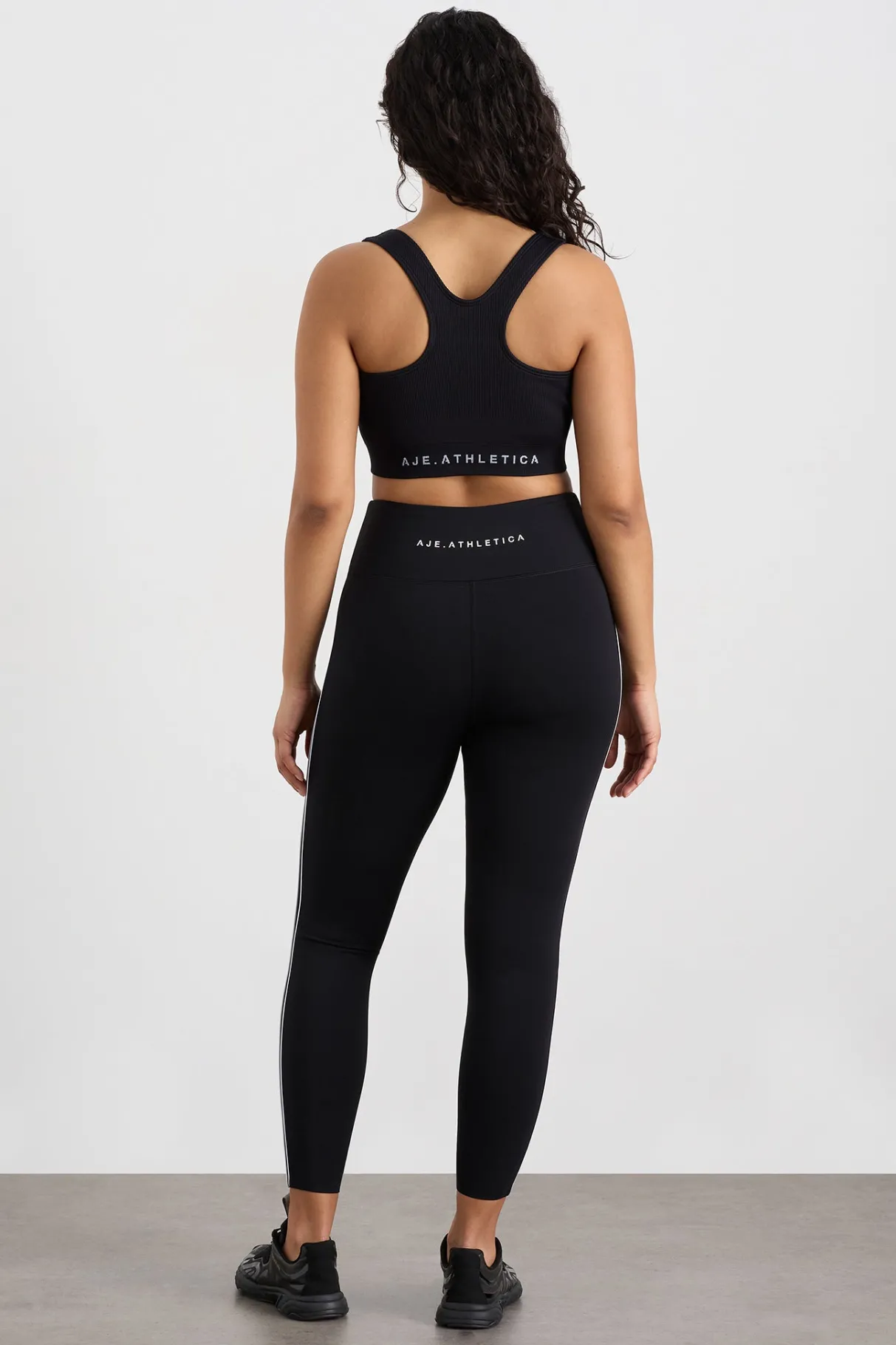 seamless_crop__9-3.webp Hot Aje ATHLETICA Seamless Crop 331 Black