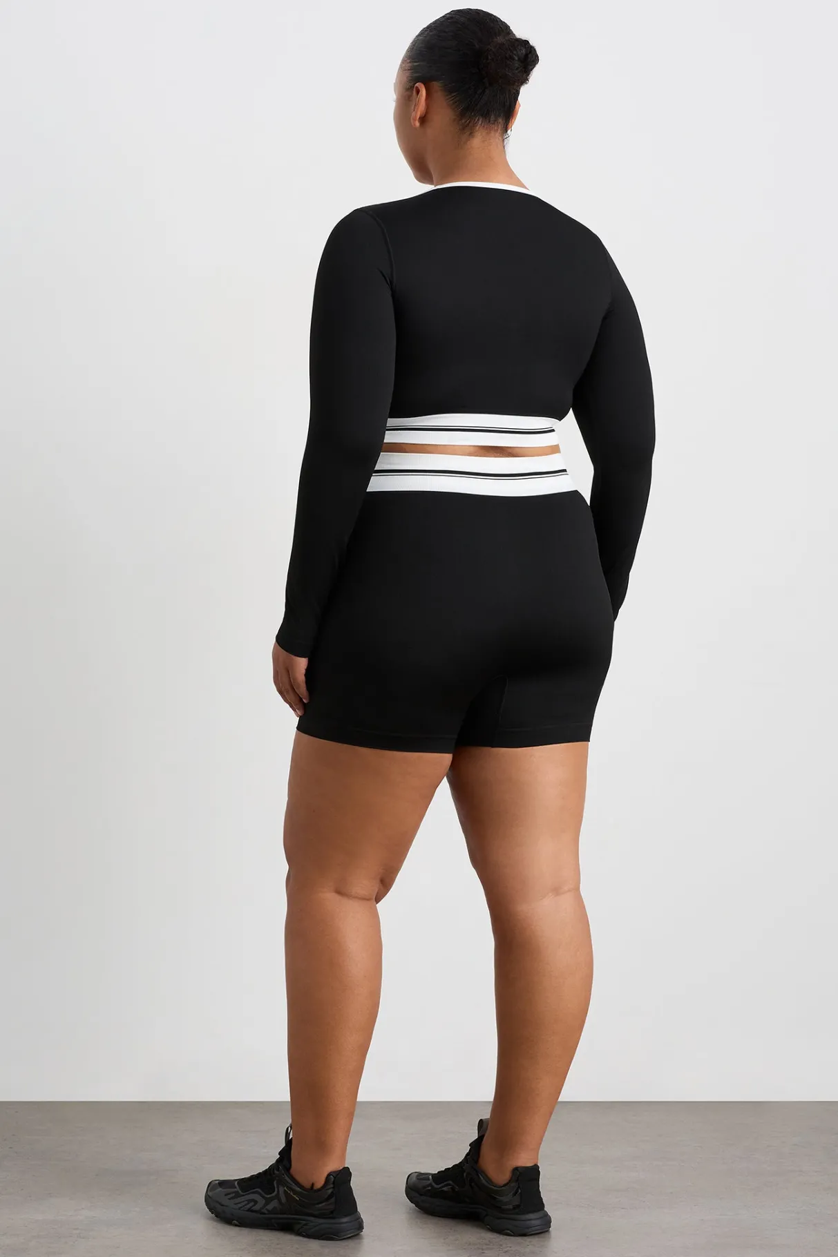 seamless_long_sleeve_crop__12.webp Discount Aje ATHLETICA Seamless Long Sleeve Crop 356 Black