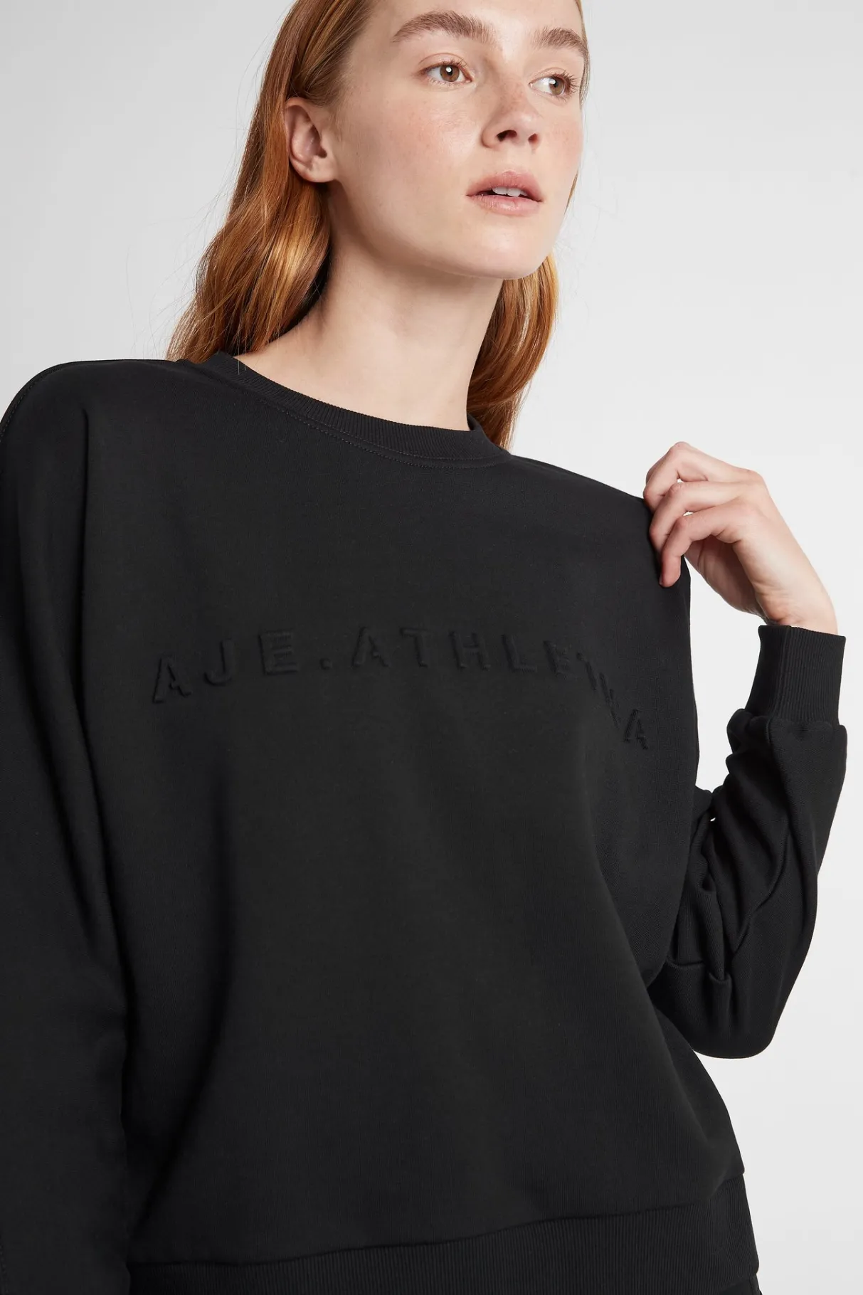 signature_embossed_logo_crew_jumper__3.webp Sale Aje ATHLETICA Signature Embossed Logo Crew Jumper 401 Black