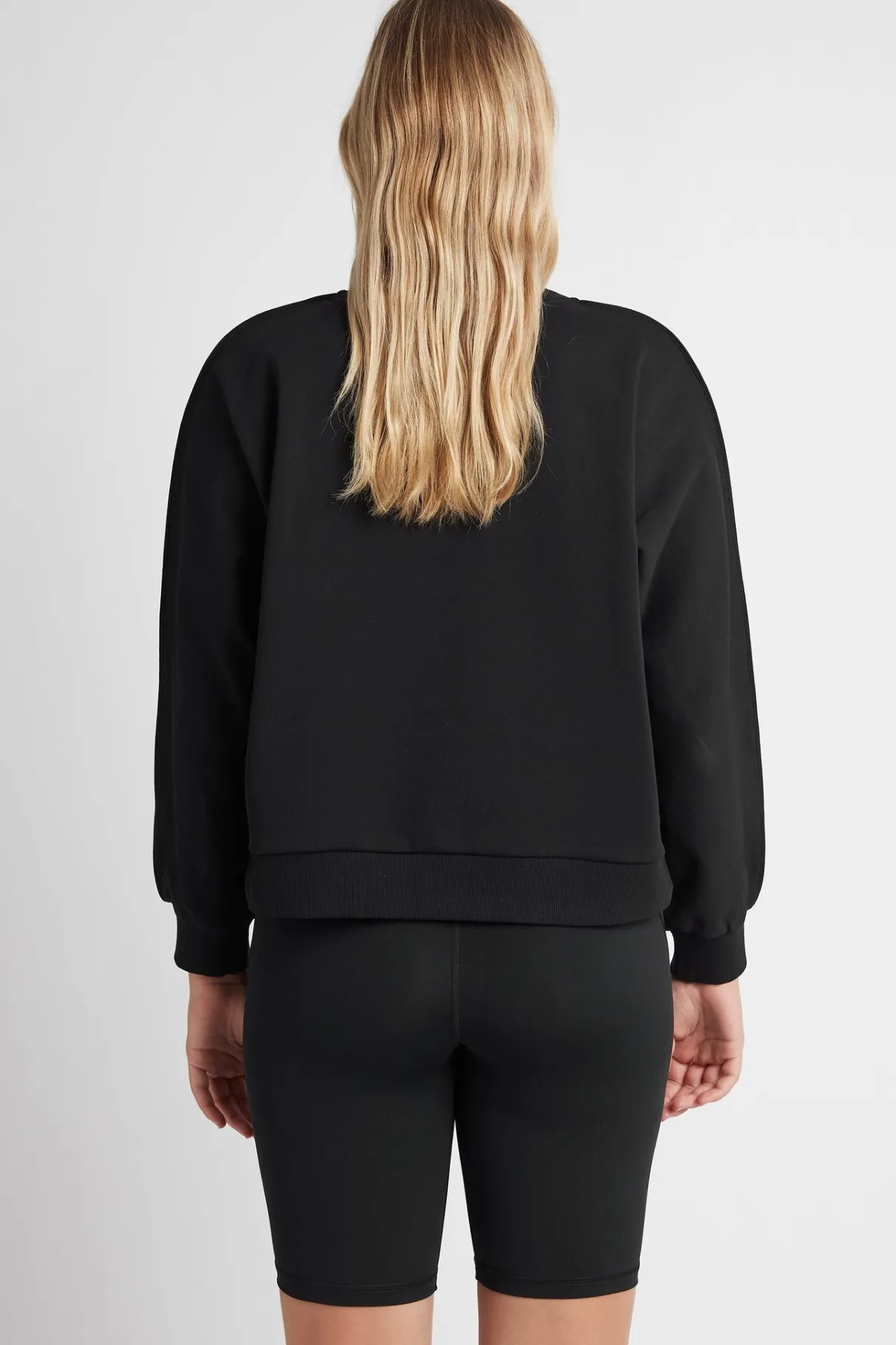 signature_embossed_logo_crew_jumper__9.webp Sale Aje ATHLETICA Signature Embossed Logo Crew Jumper 401 Black