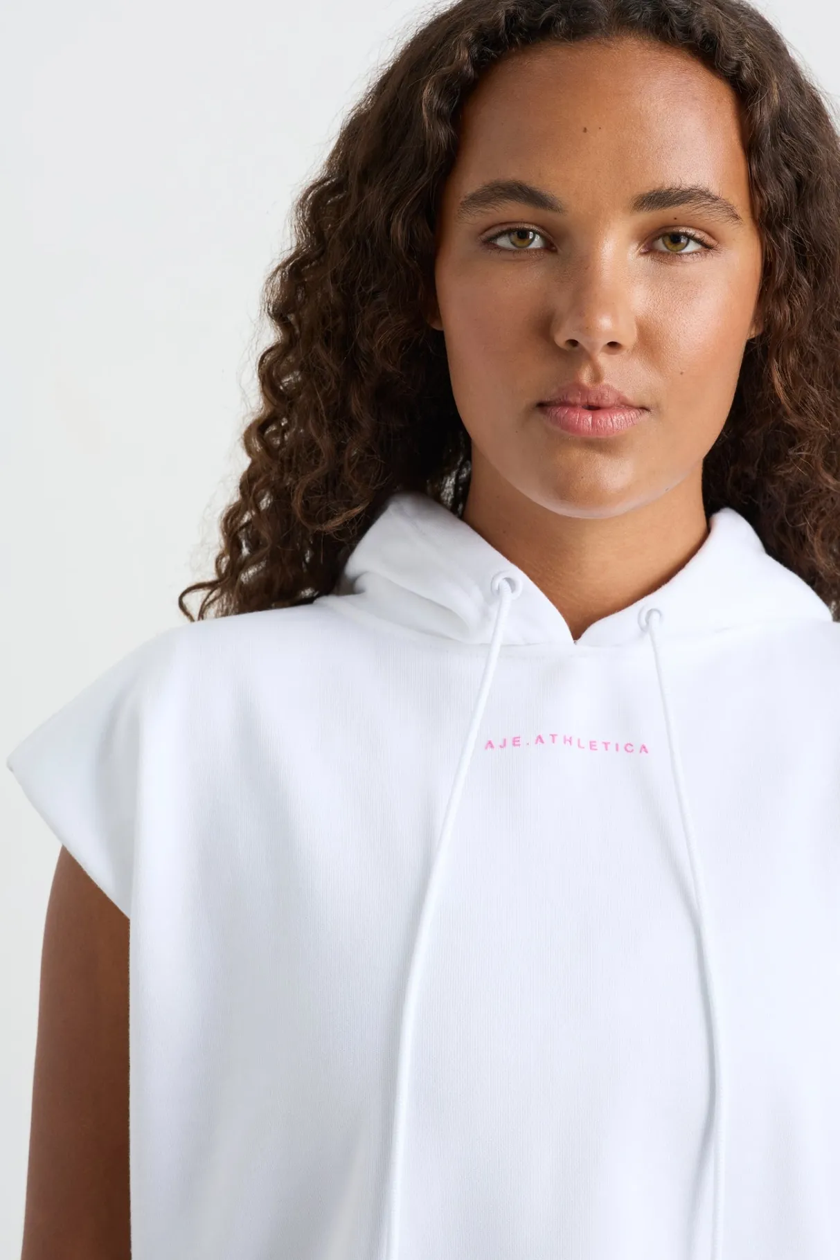sleeveless_logo_hoodie__7.webp Online Aje ATHLETICA Sleeveless Logo Hoodie 402 White/Pink