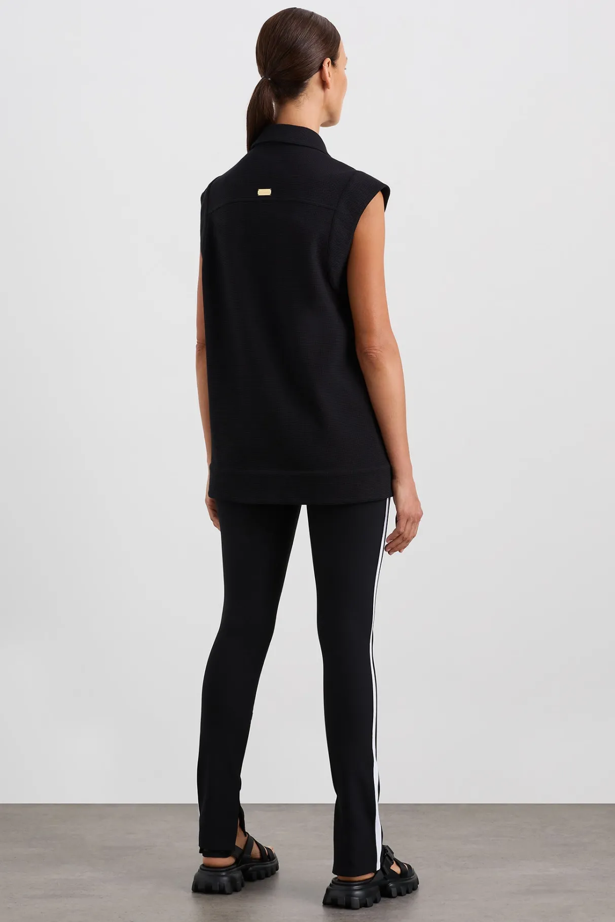 sleeveless_waffle_jacket__6.webp Online Aje ATHLETICA Sleeveless Waffle Jacket 785 Black