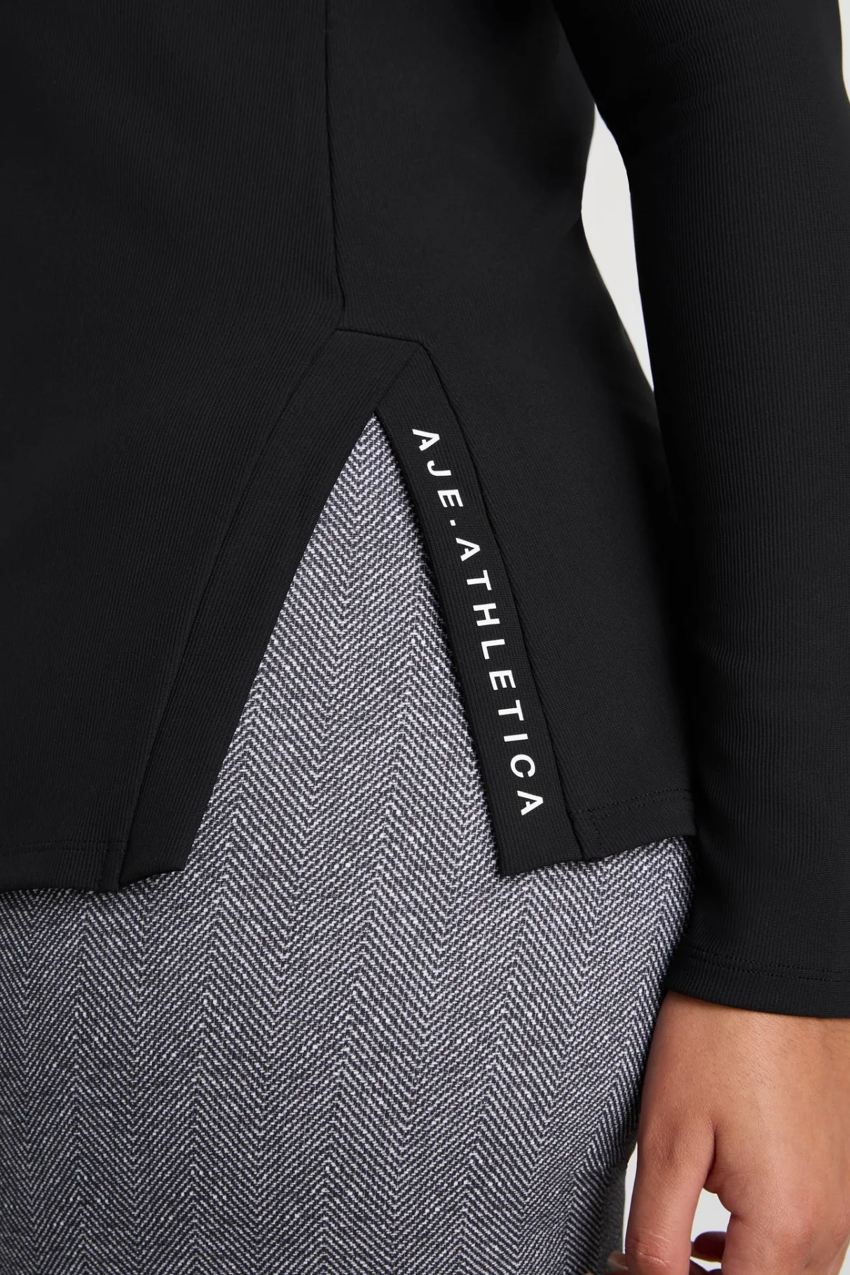 split_hem_mock_top__11-1.webp Flash Sale Aje ATHLETICA Split Hem Mock Top 434 Black