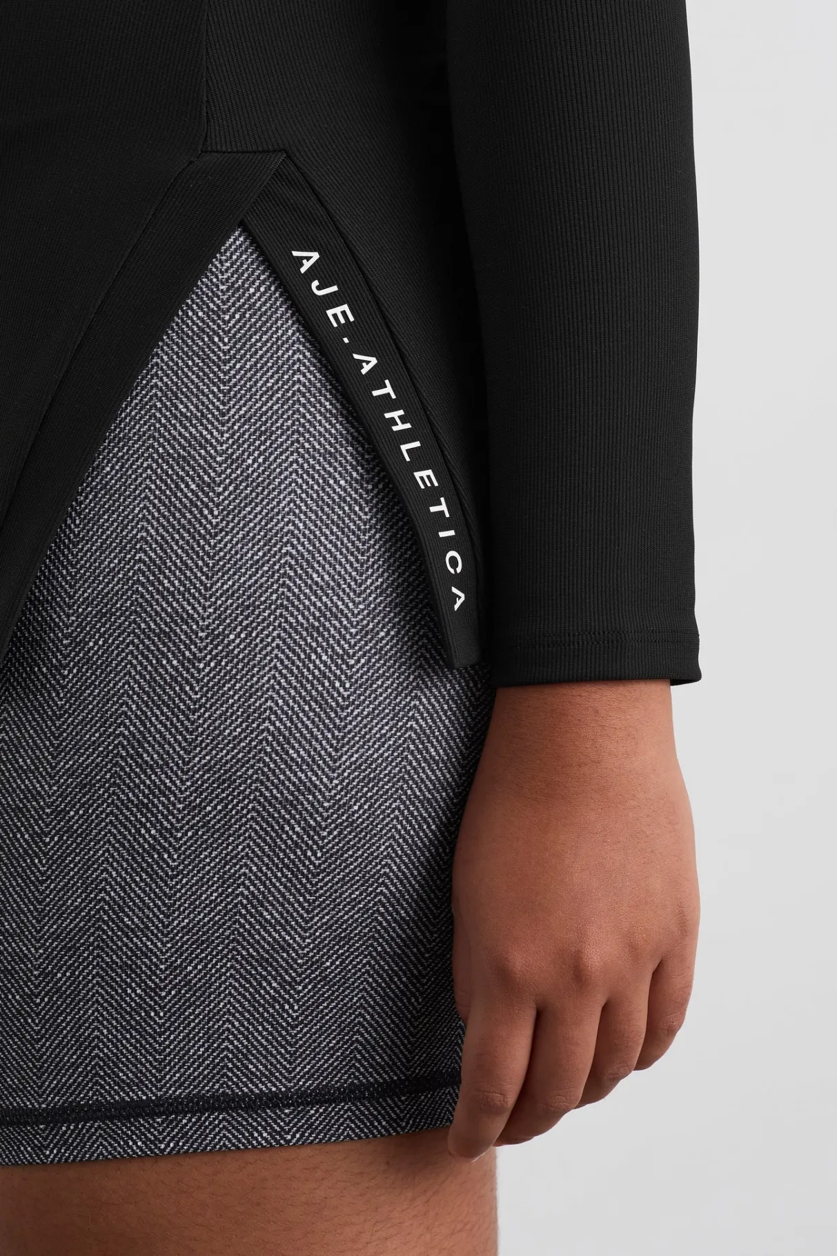 split_hem_mock_top__7-1.webp Flash Sale Aje ATHLETICA Split Hem Mock Top 434 Black