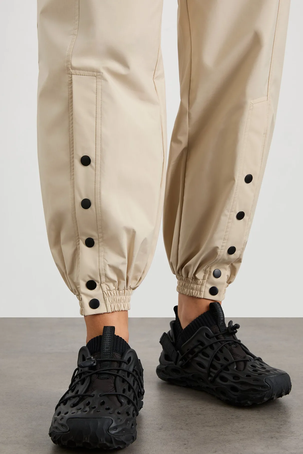 spray_pants__4-1.webp Clearance Aje ATHLETICA Spray Pants 505 Moonstone Grey