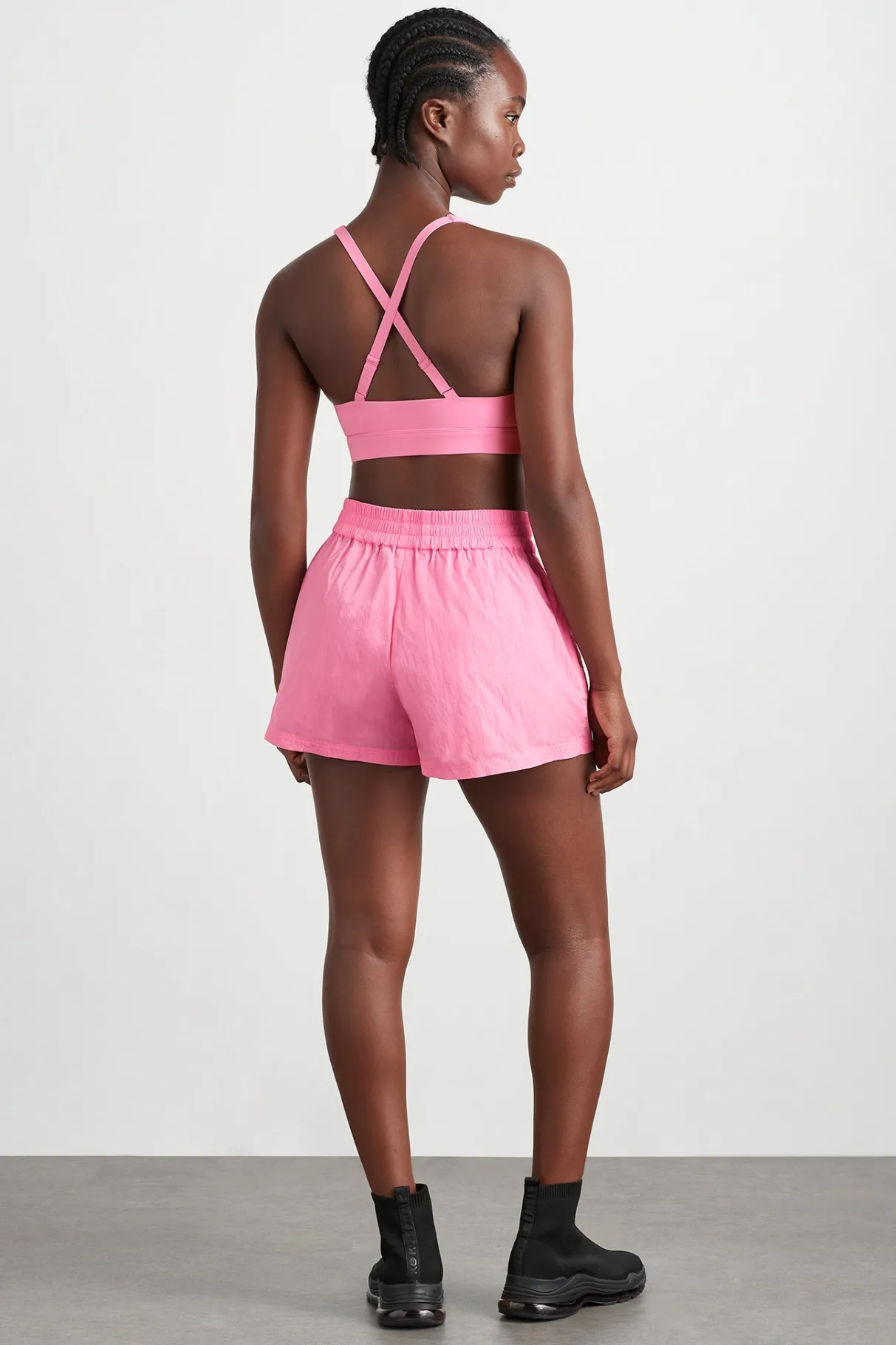 spray_short__5-1.webp Outlet Aje ATHLETICA Spray Short 620 Candy Pink