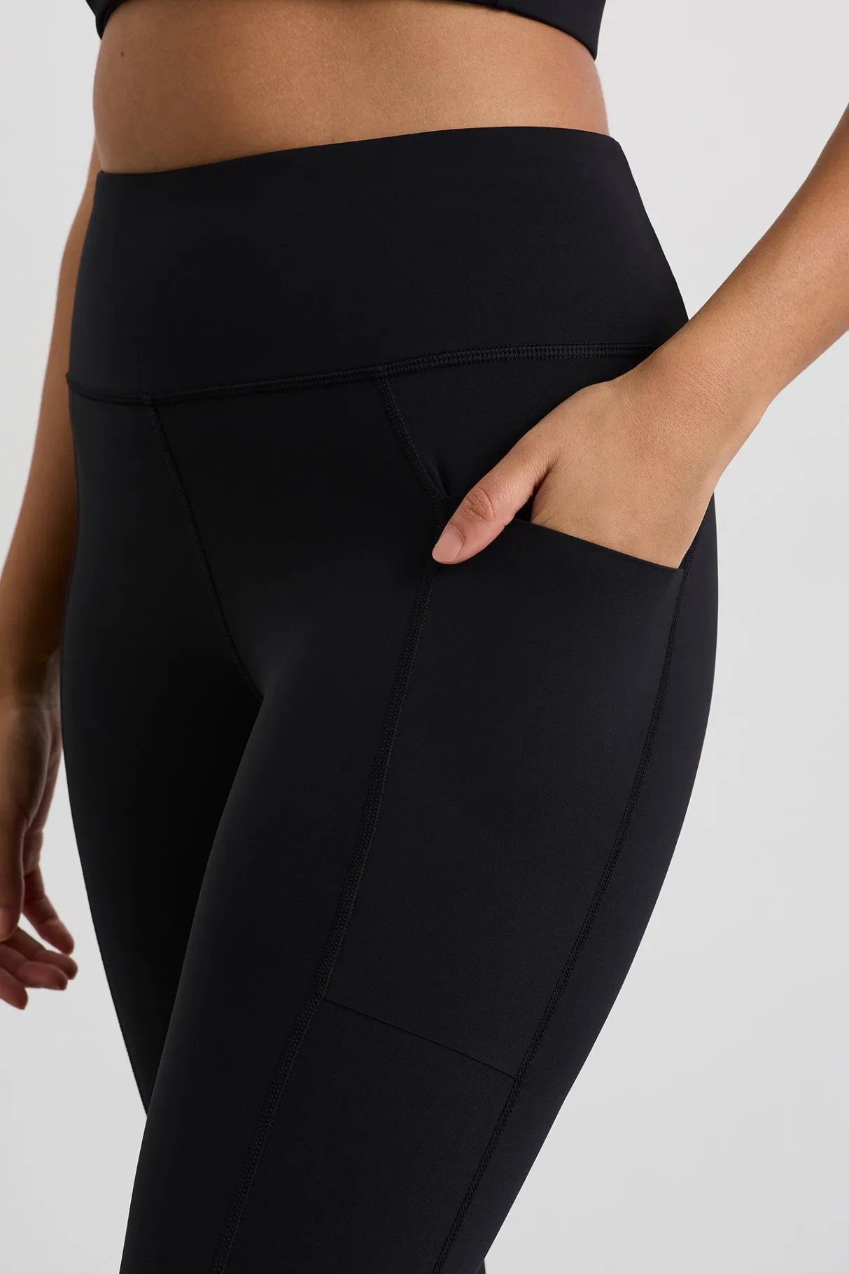 thread_through_legging__9.webp Outlet Aje ATHLETICA Thread Through Legging 228 Black/White Logo