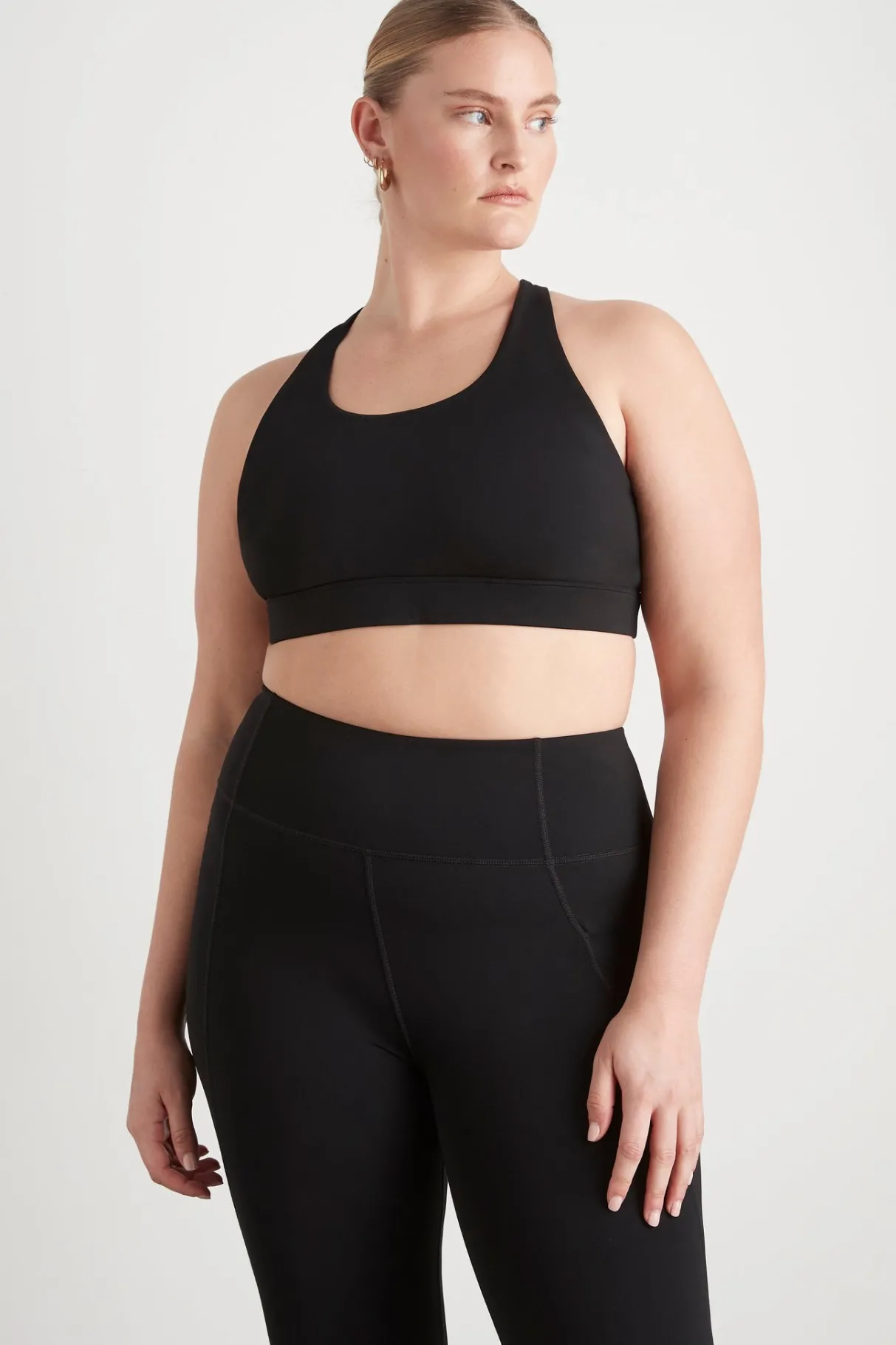twist_back_sports_bra__10-1.webp Fashion Aje ATHLETICA Twist Back Sports Bra 335 Black/Gold