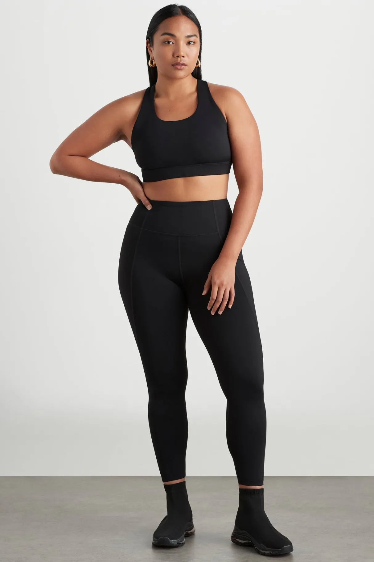 twist_back_sports_bra__6-1.webp Fashion Aje ATHLETICA Twist Back Sports Bra 335 Black/Gold