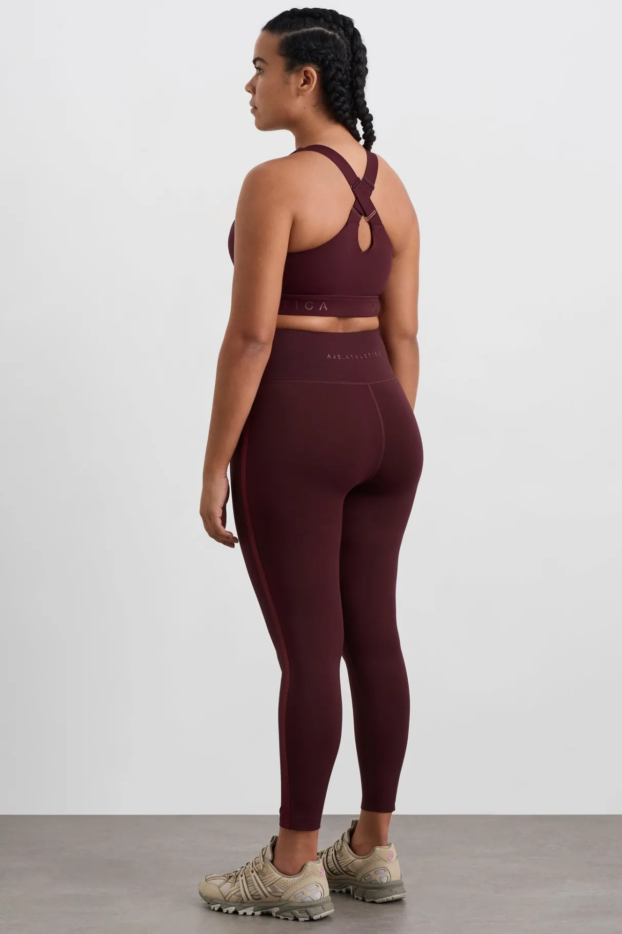 zip_front_logotape_sports_bra__9-1.webp Flash Sale Aje ATHLETICA Zip Front Logotape Sports Bra 319 Burgundy
